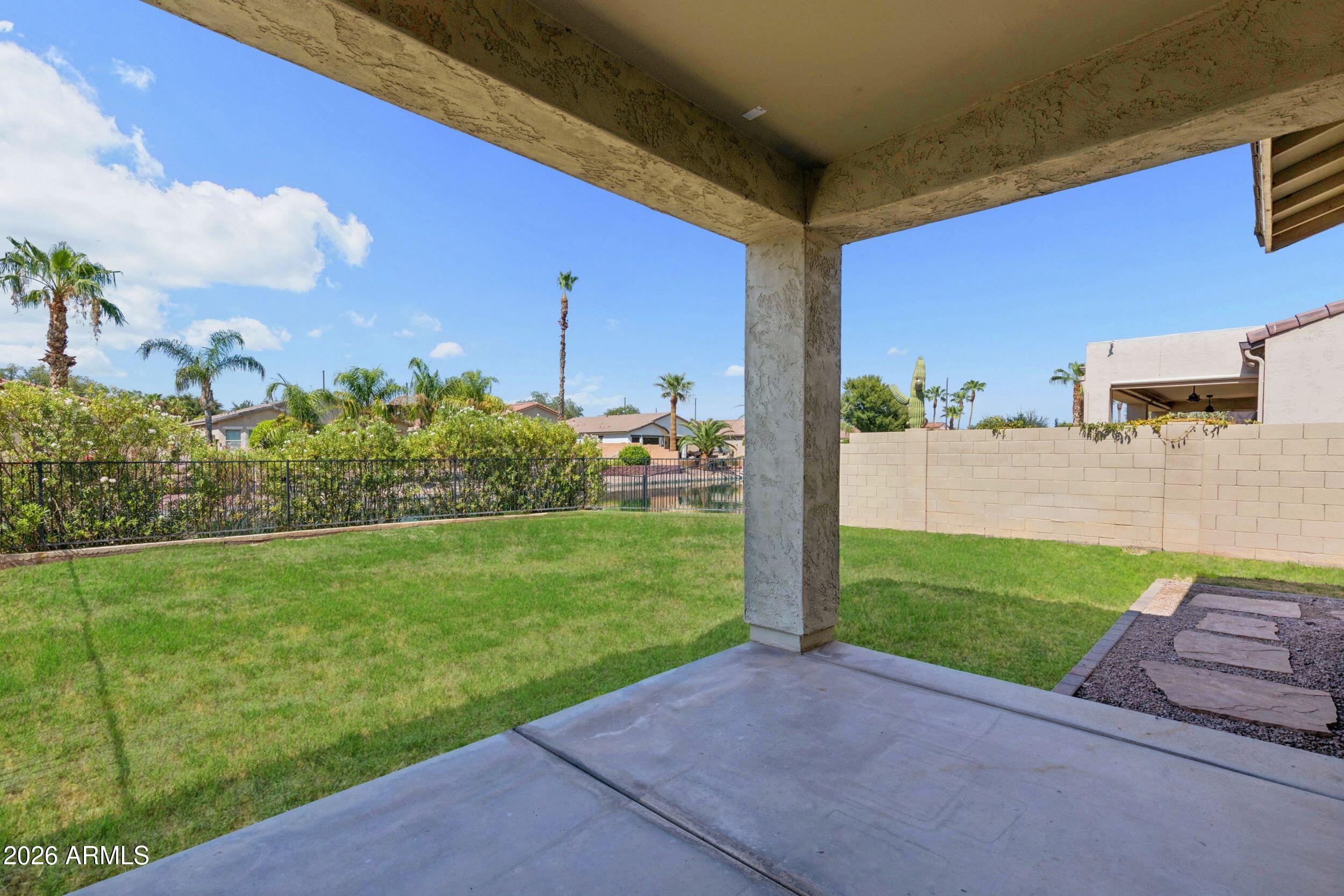 662 E Torrey Pines Place