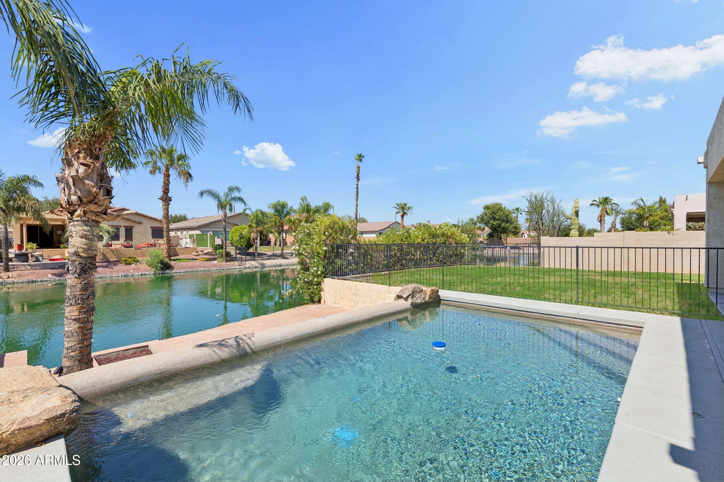 662 E Torrey Pines Place