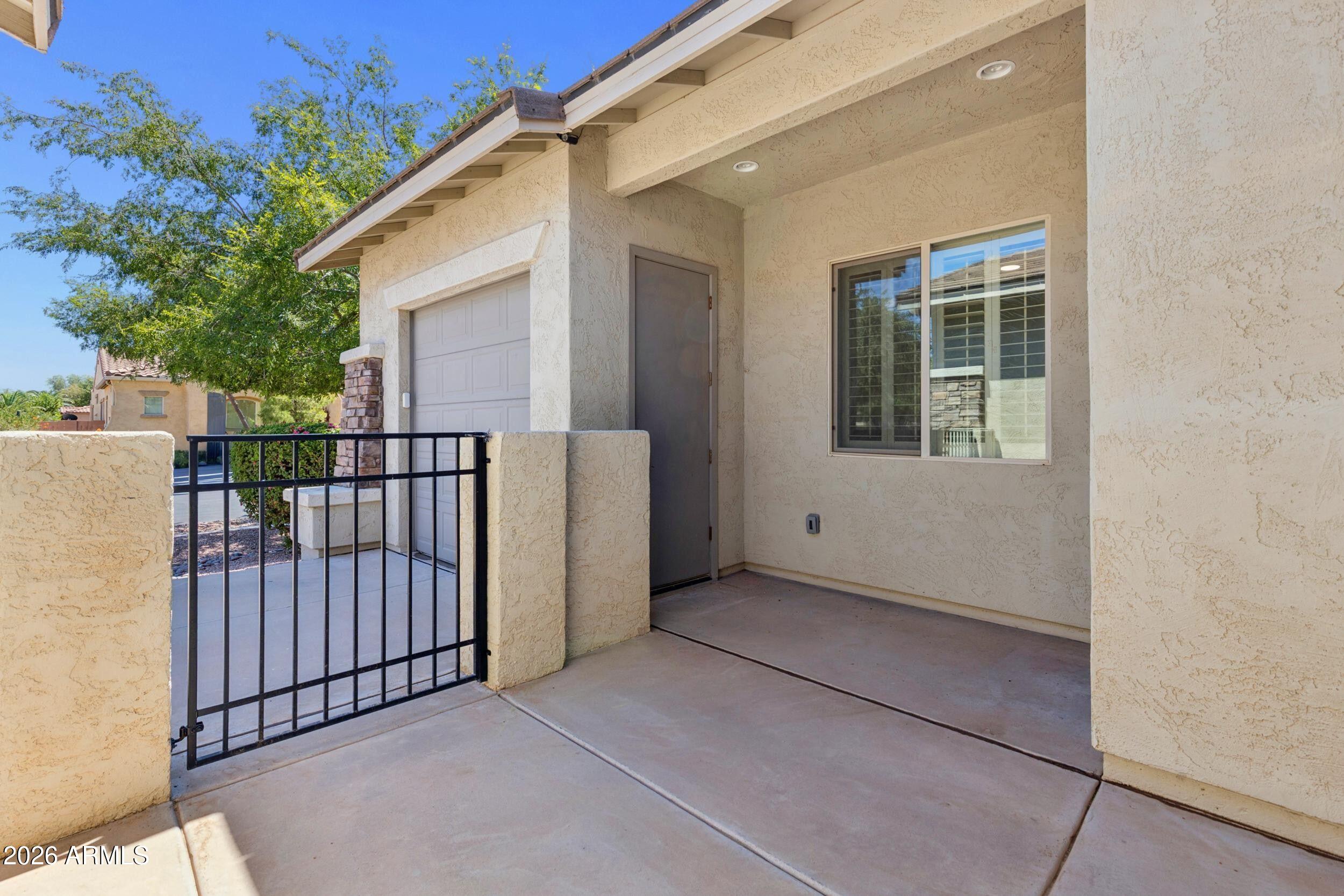 662 E Torrey Pines Place