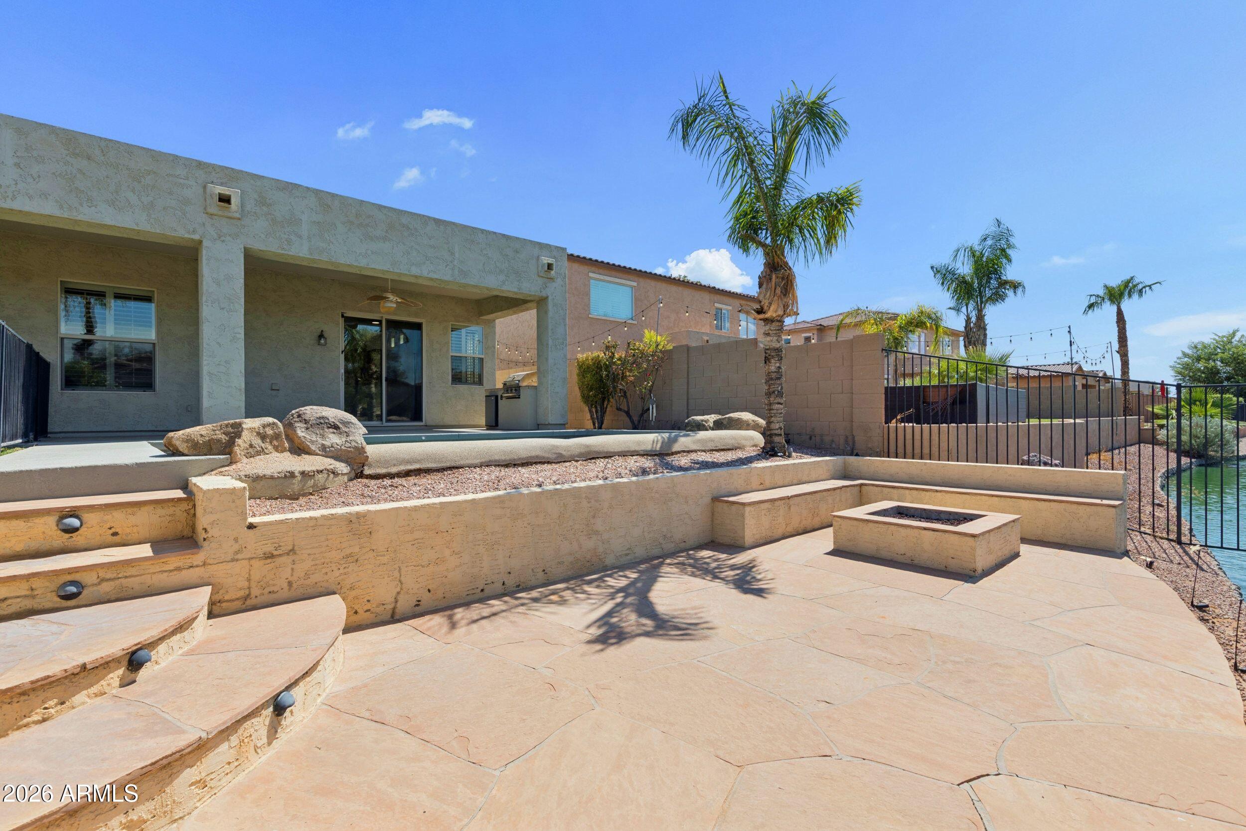 662 E Torrey Pines Place