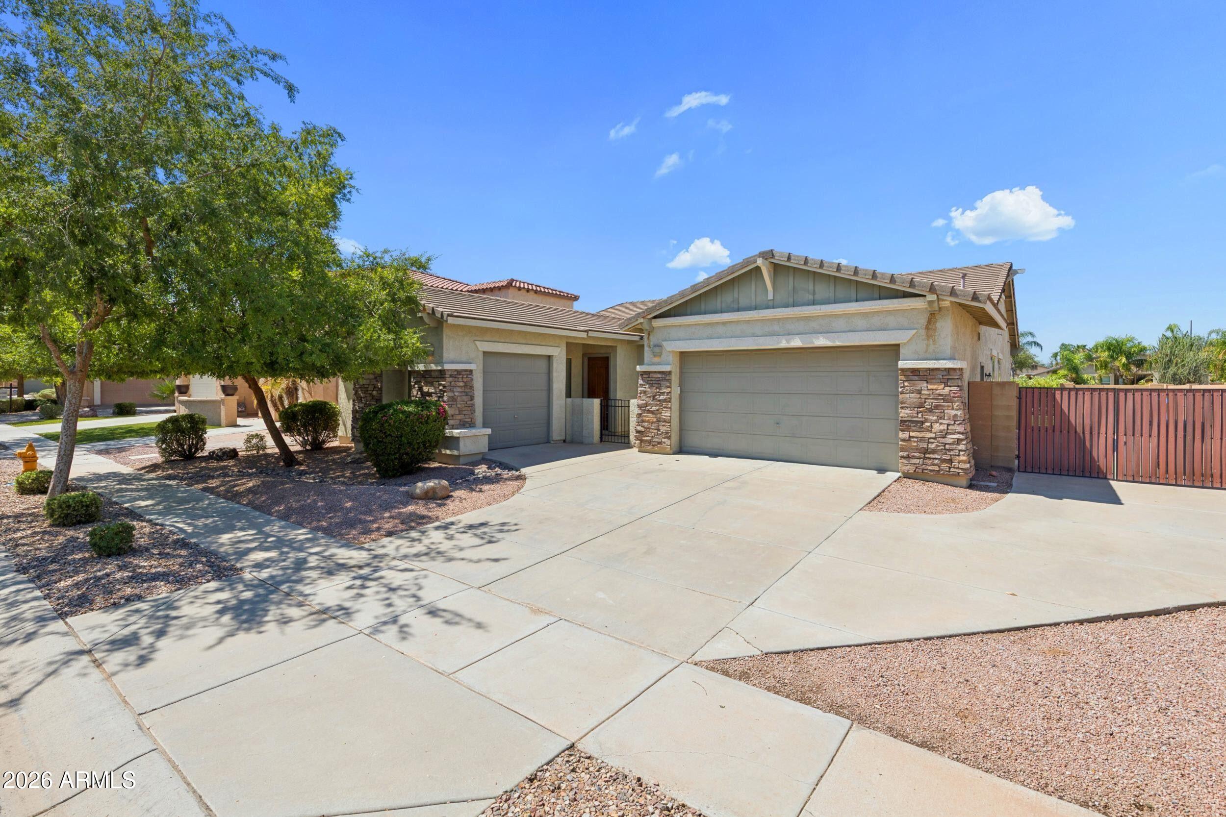 662 E Torrey Pines Place