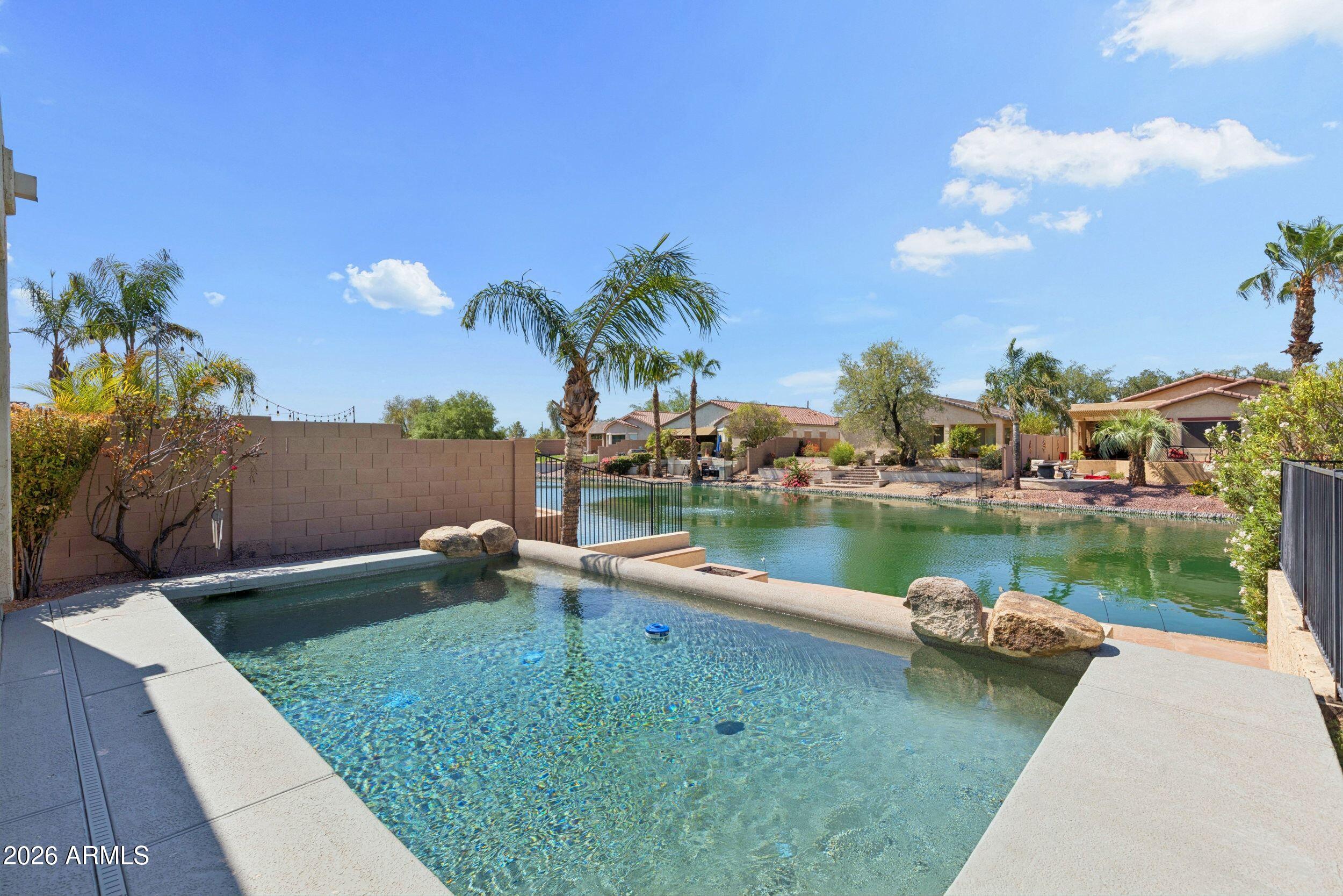 662 E Torrey Pines Place