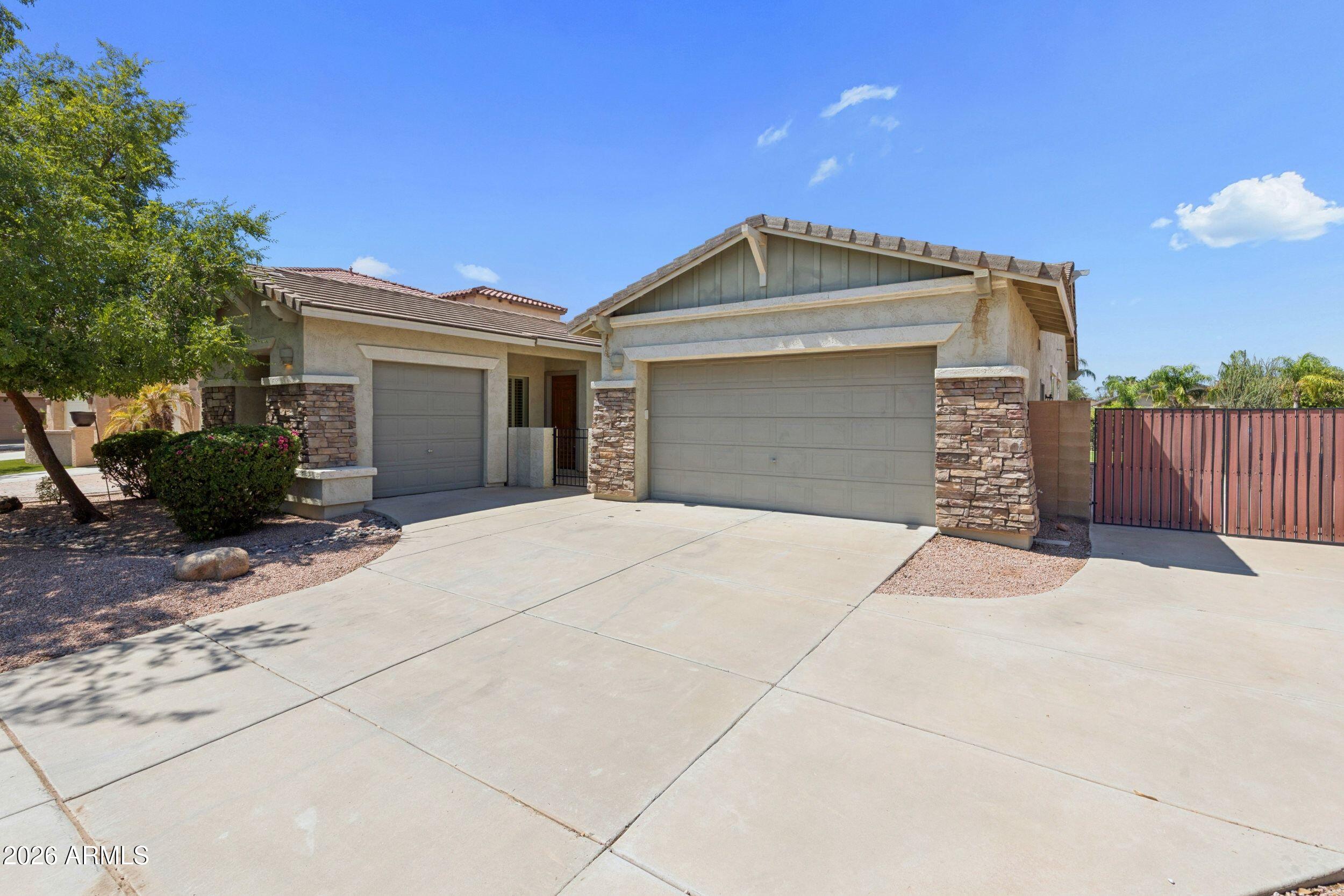 662 E Torrey Pines Place