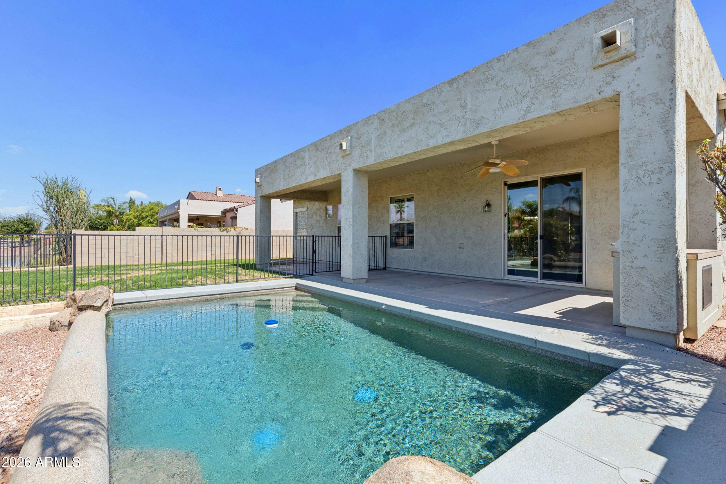 662 E Torrey Pines Place