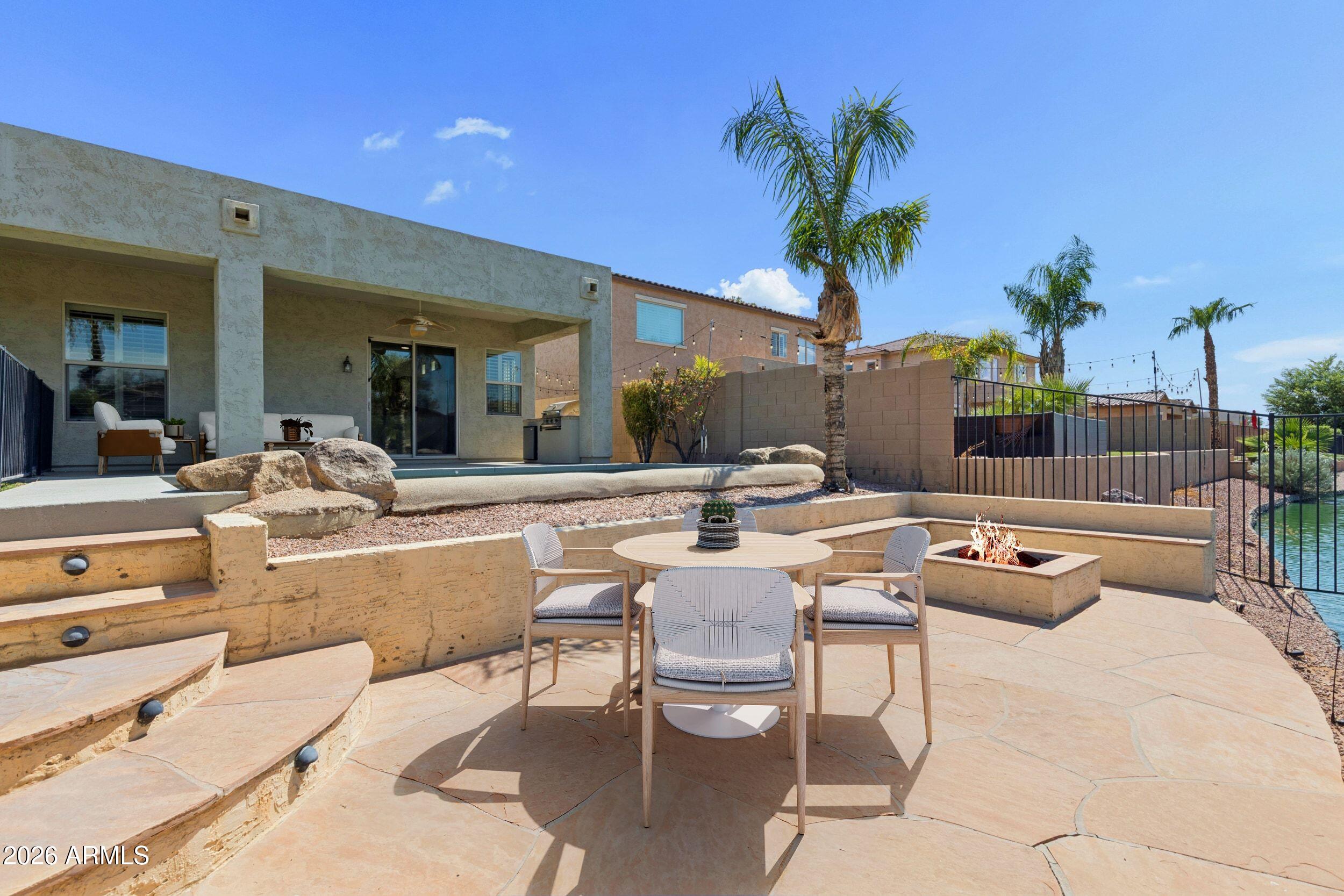 662 E Torrey Pines Place