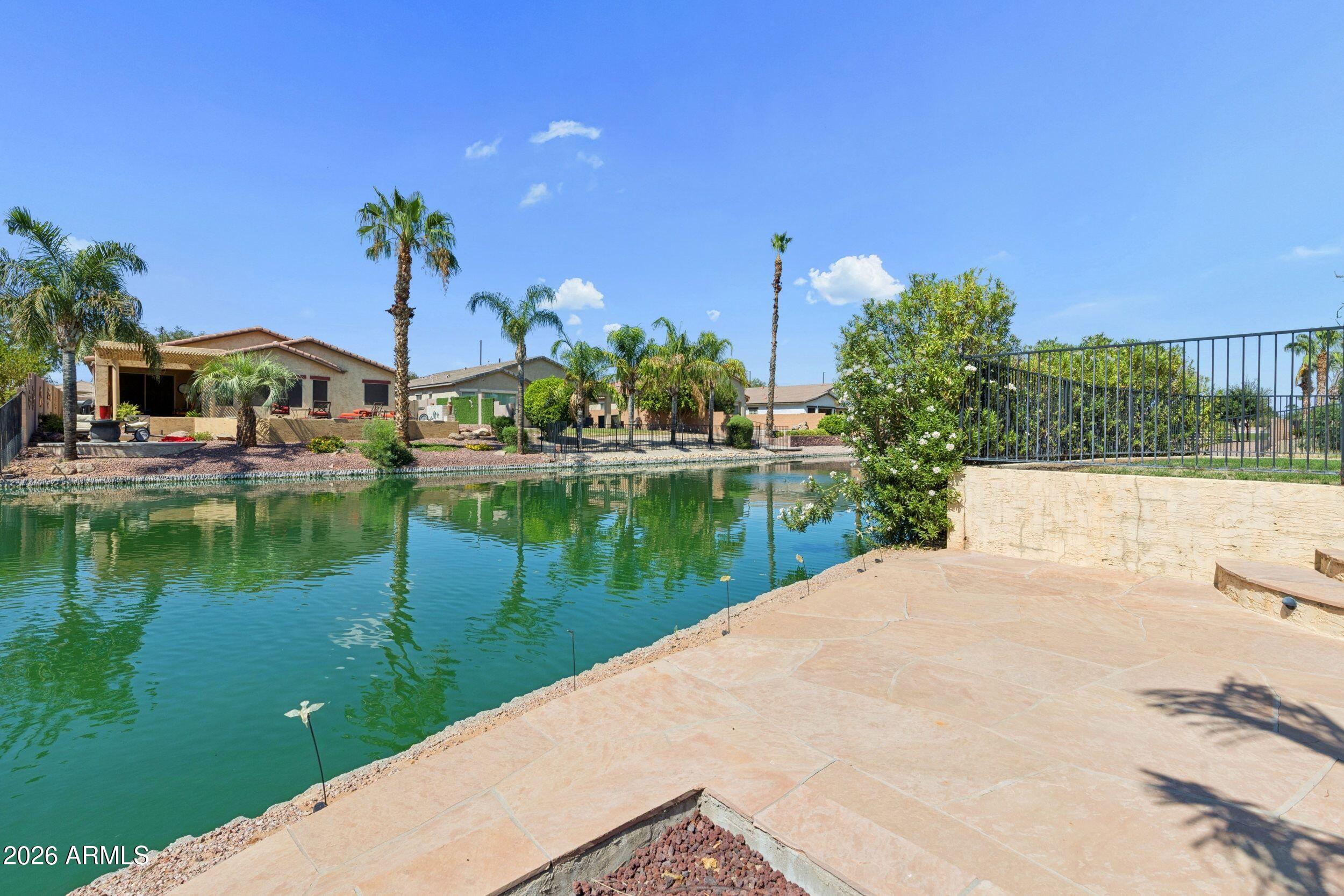 662 E Torrey Pines Place