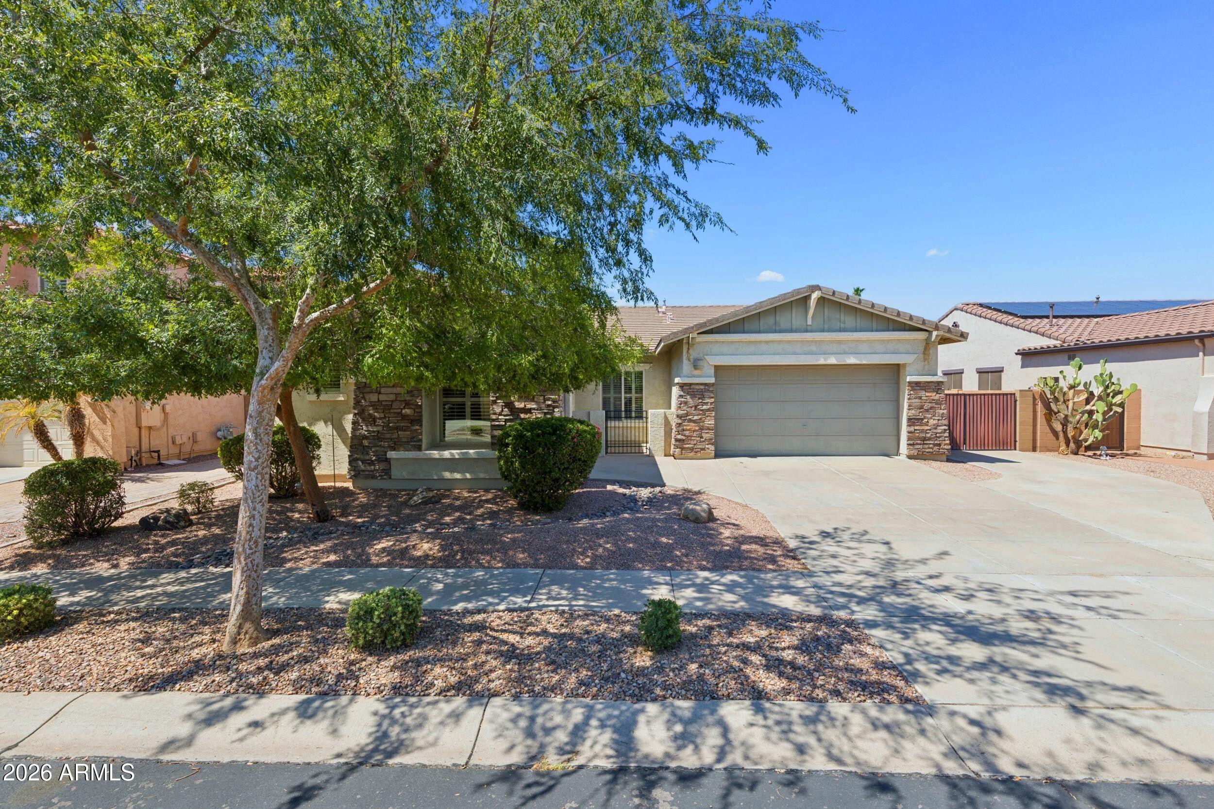 662 E Torrey Pines Place