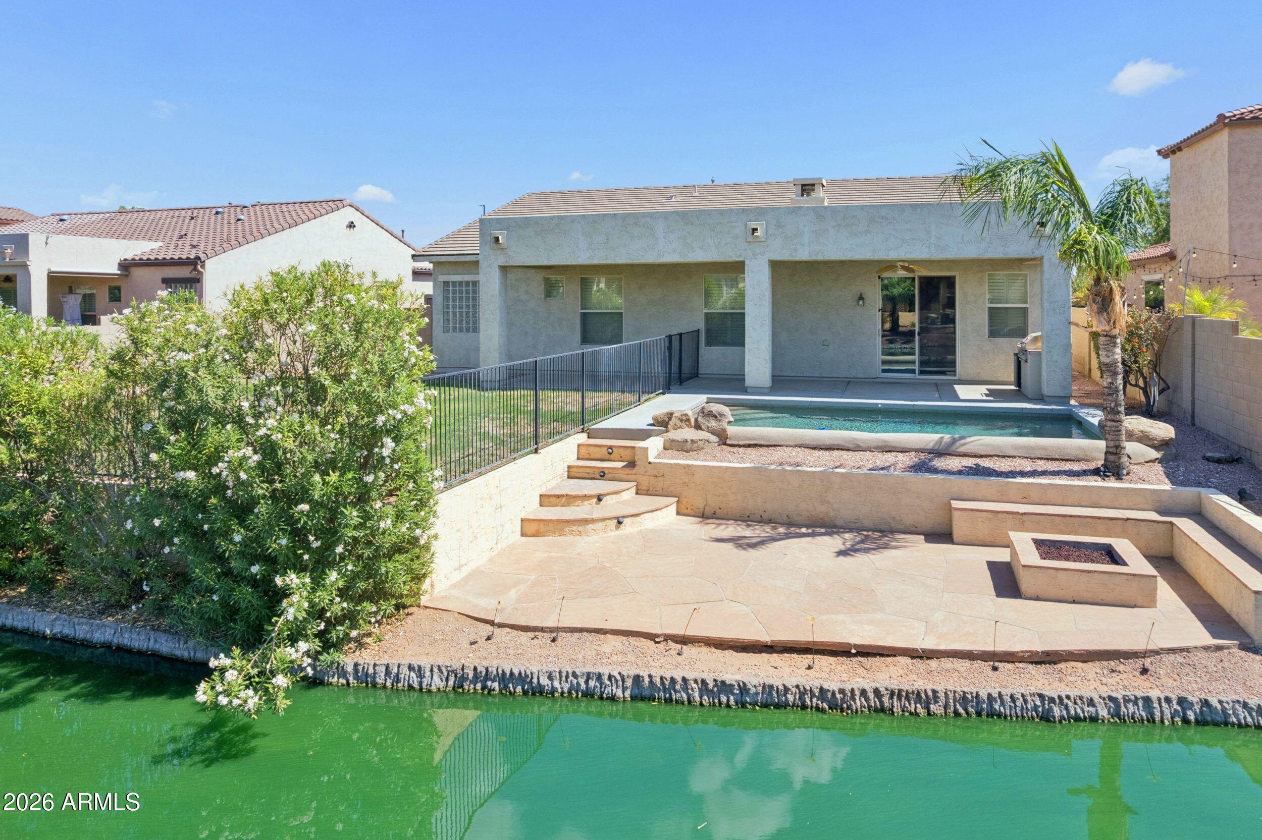 662 E Torrey Pines Place