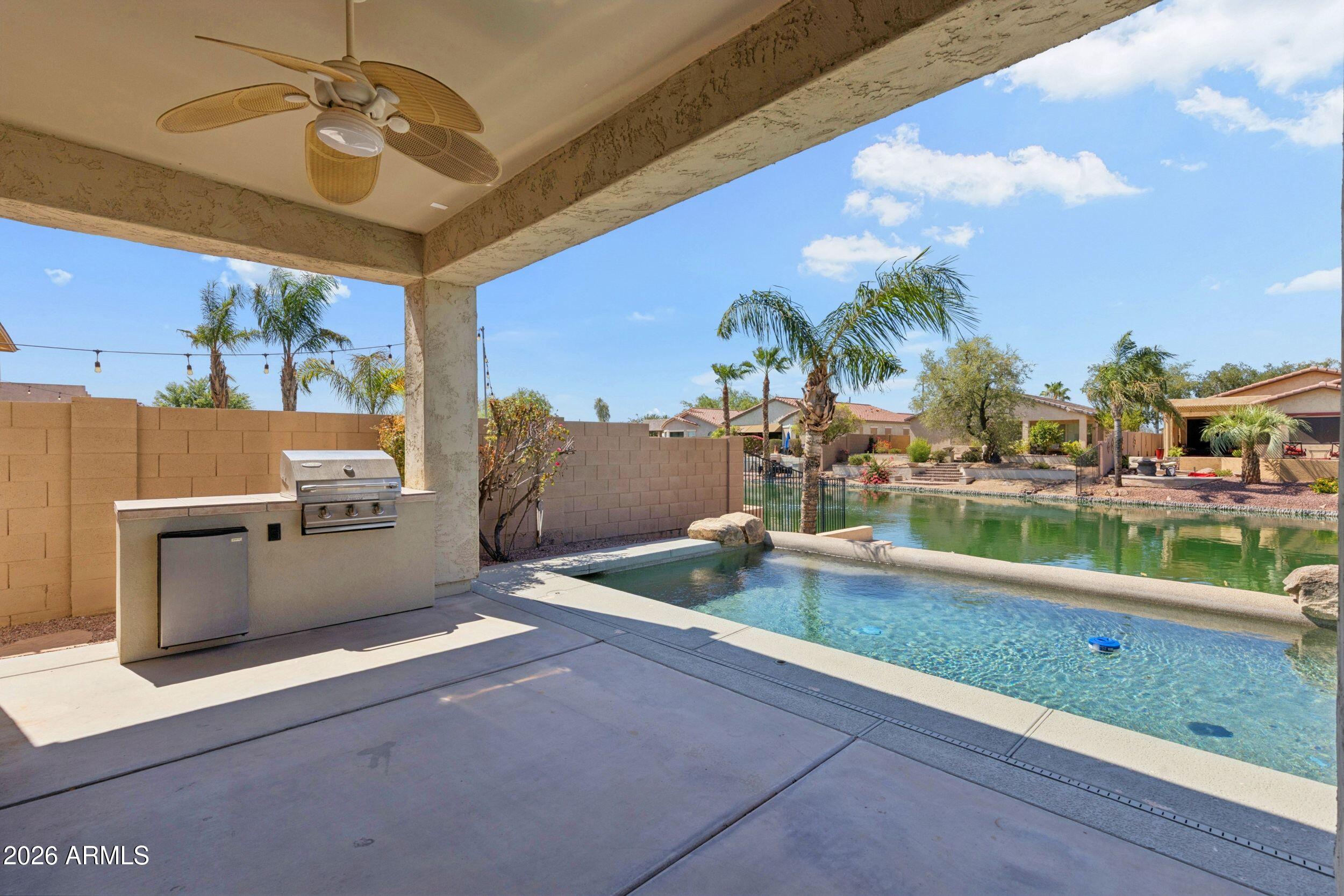 662 E Torrey Pines Place