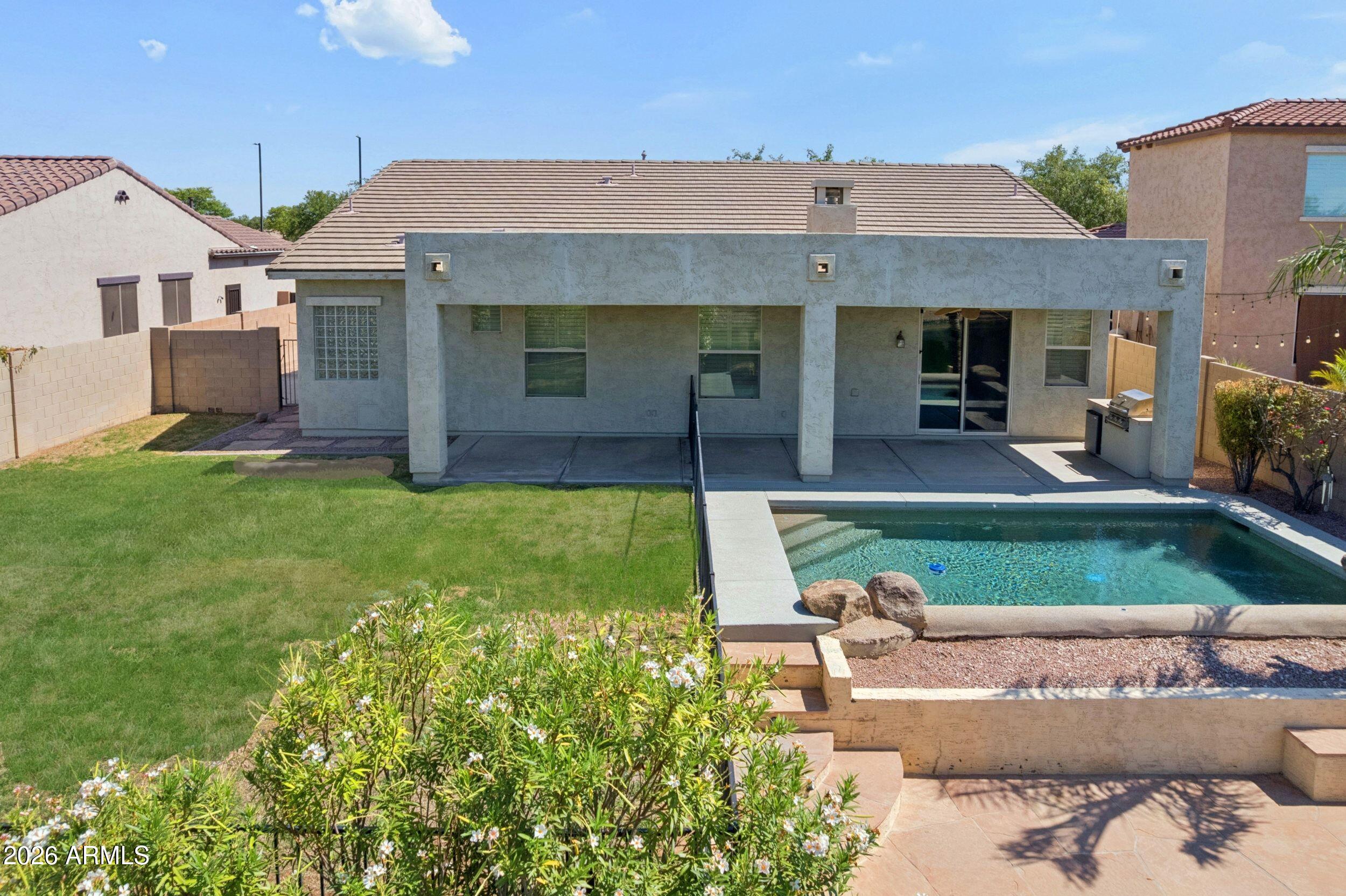 662 E Torrey Pines Place