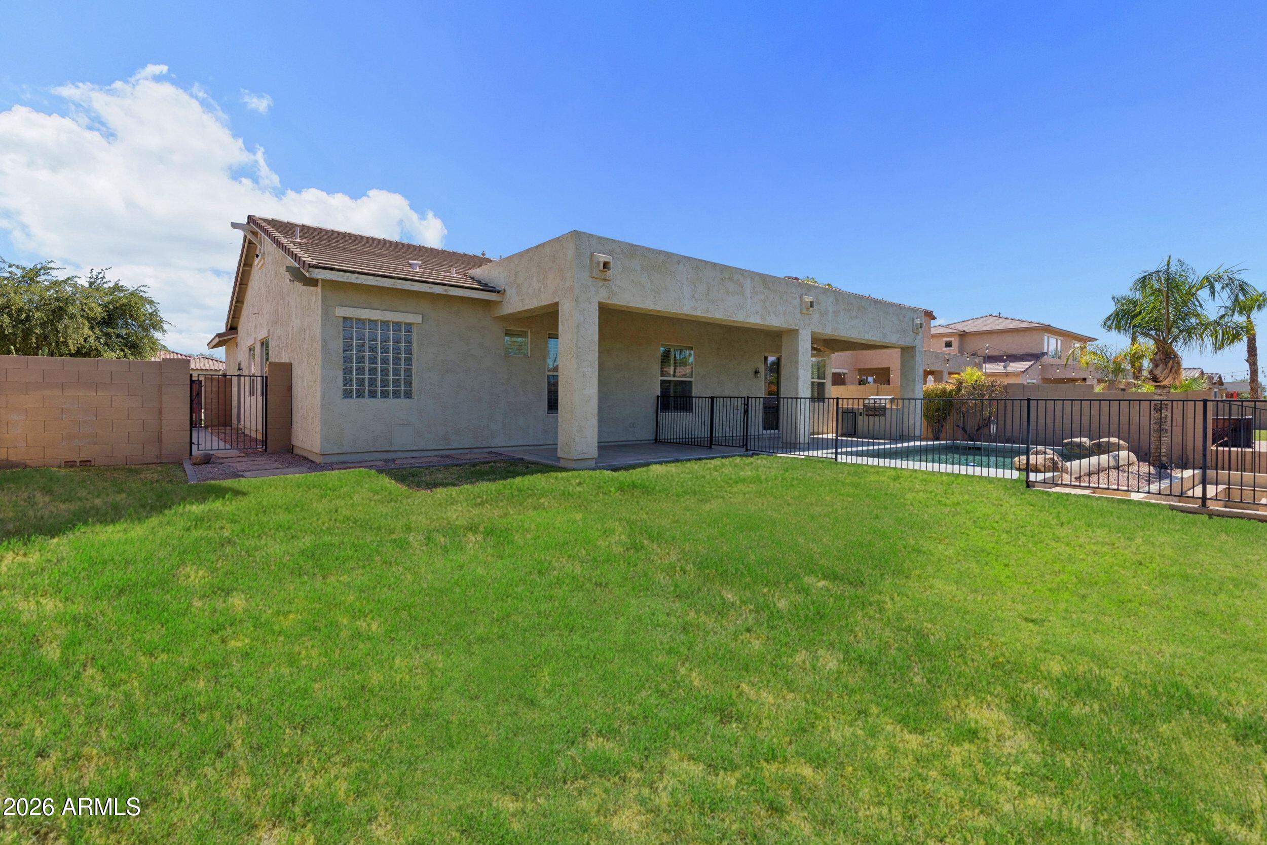 662 E Torrey Pines Place