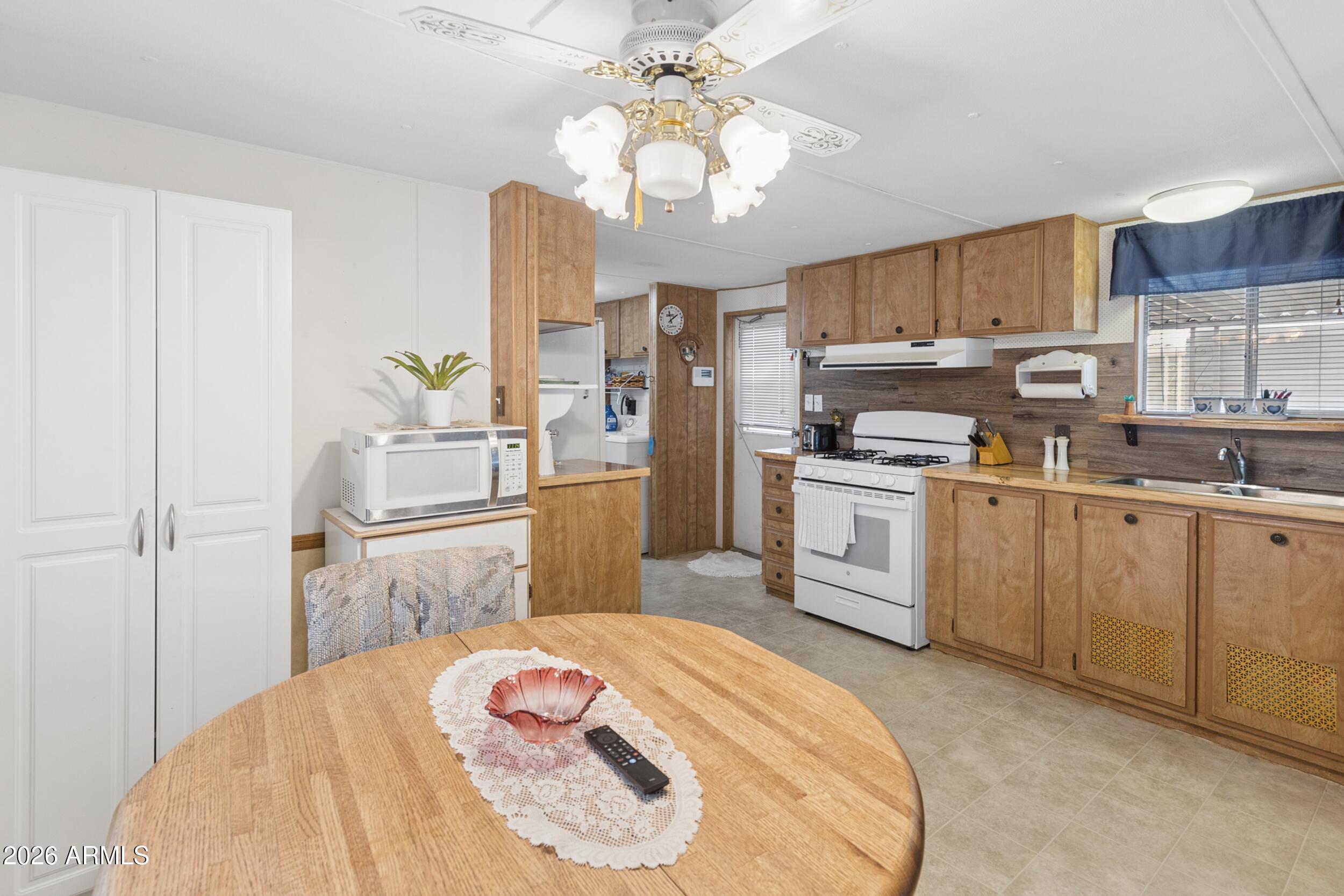 1233 E Acala Avenue