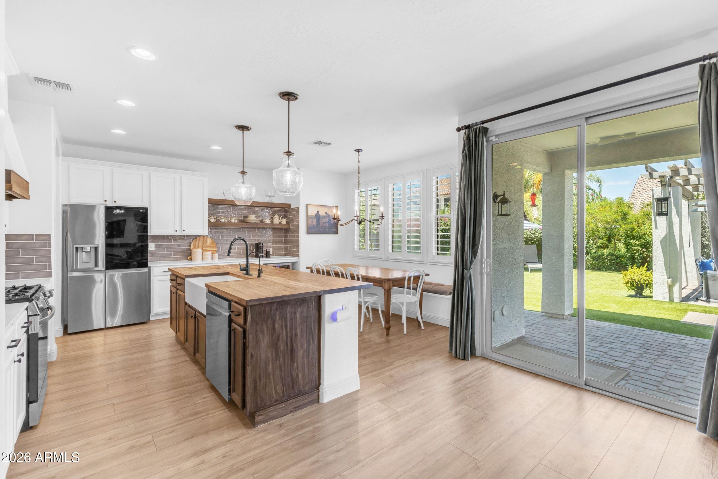 3076 E VALLEJO Drive