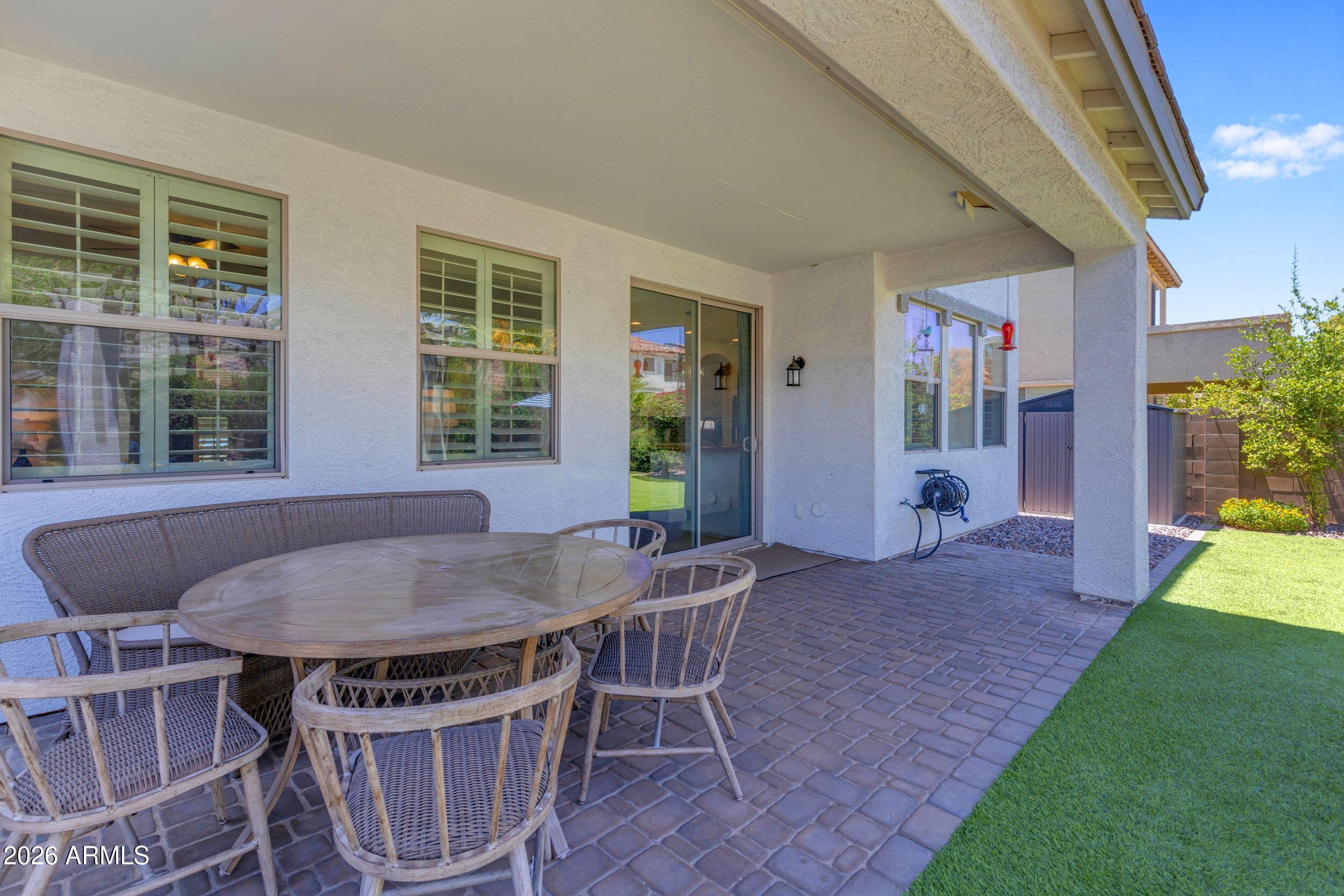 3076 E VALLEJO Drive