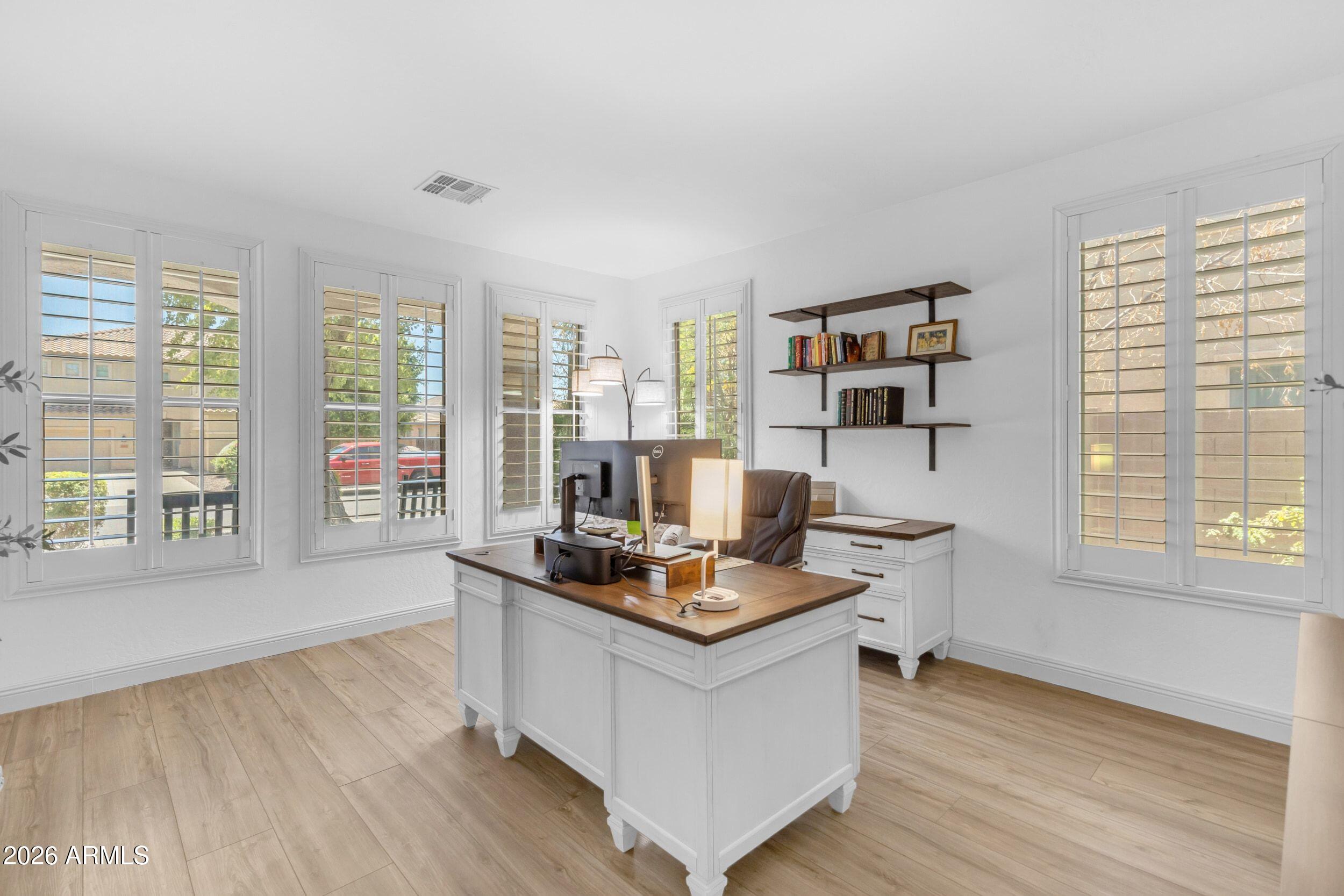 3076 E VALLEJO Drive