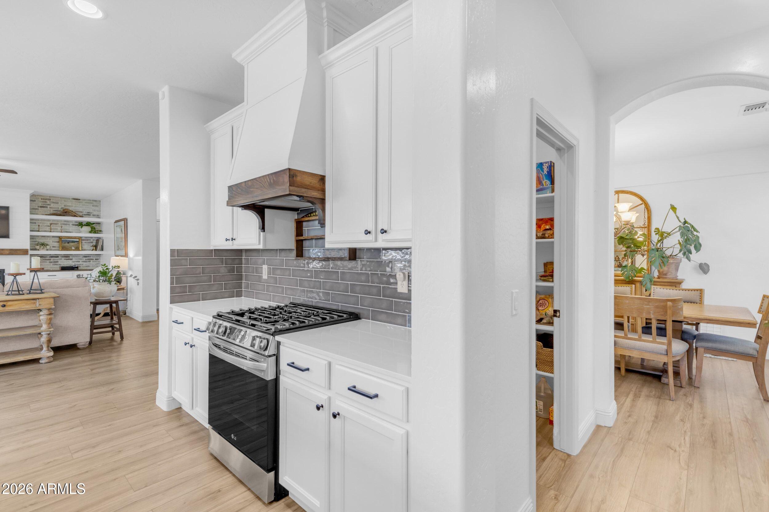 3076 E VALLEJO Drive