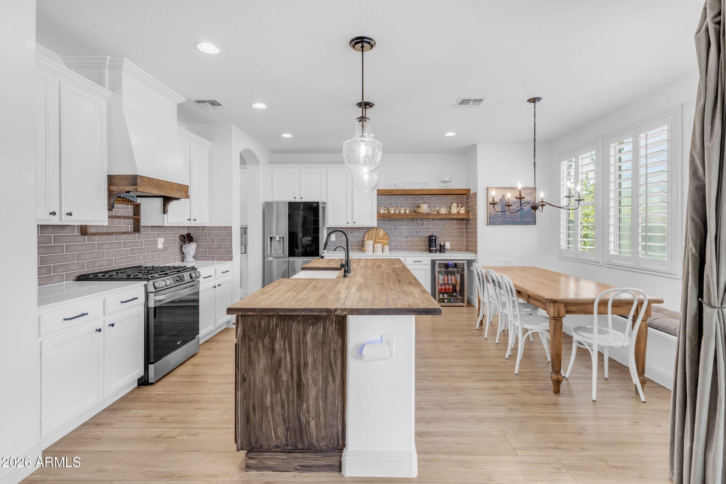 3076 E VALLEJO Drive