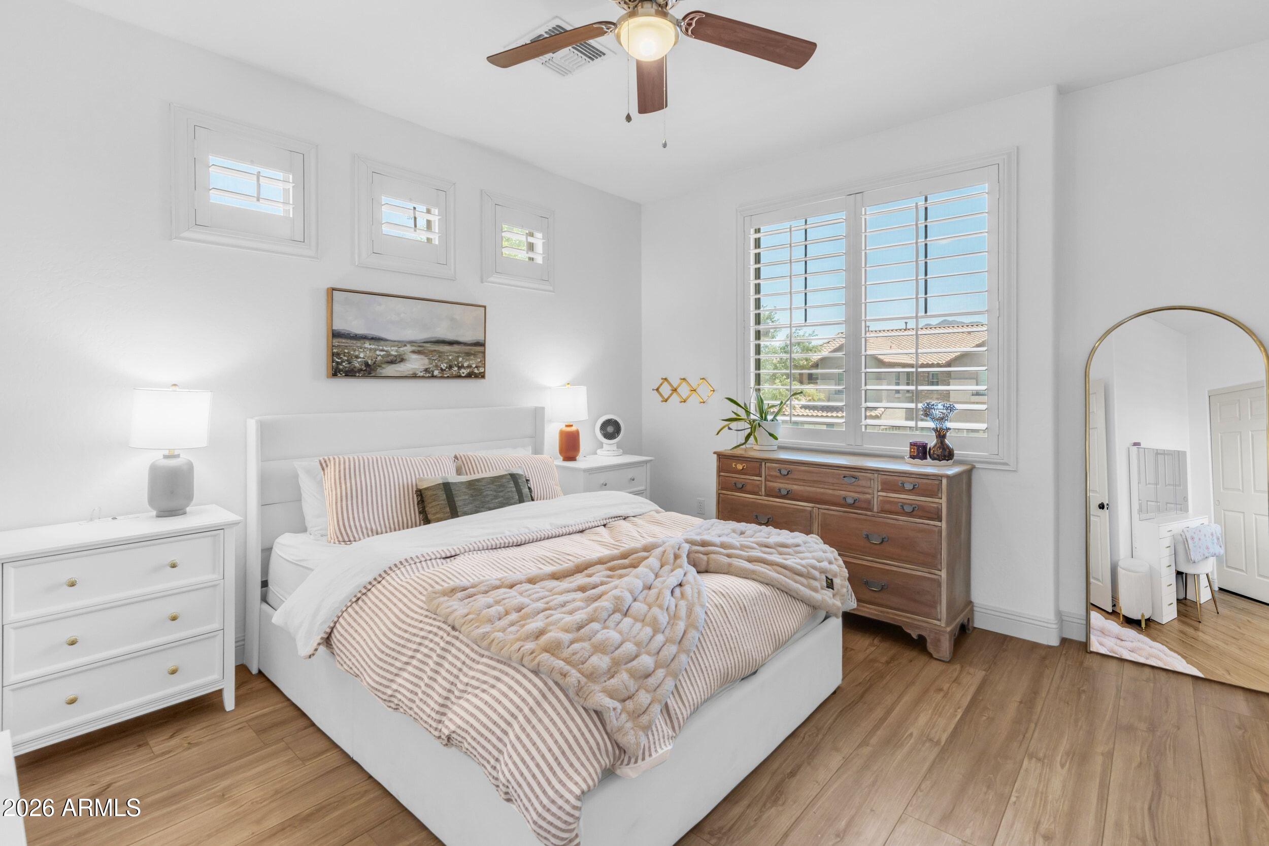 3076 E VALLEJO Drive