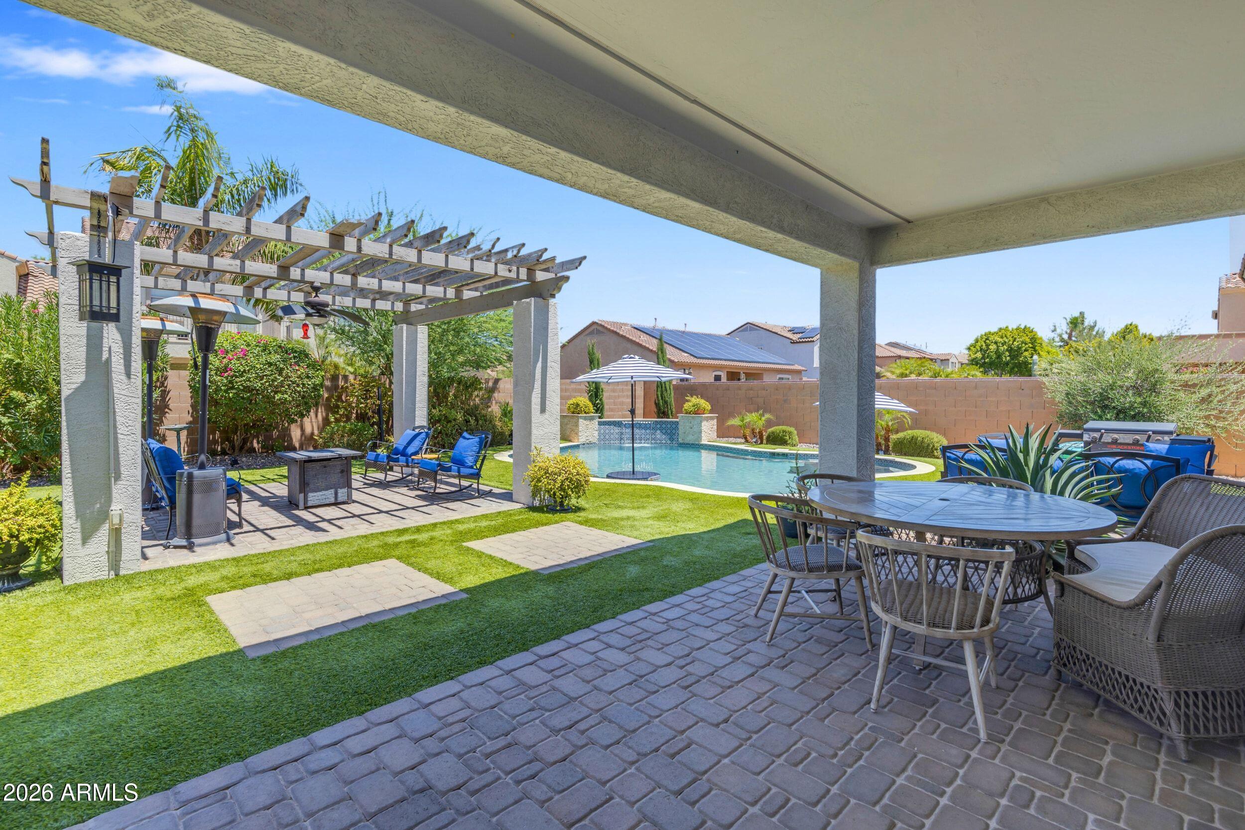 3076 E VALLEJO Drive