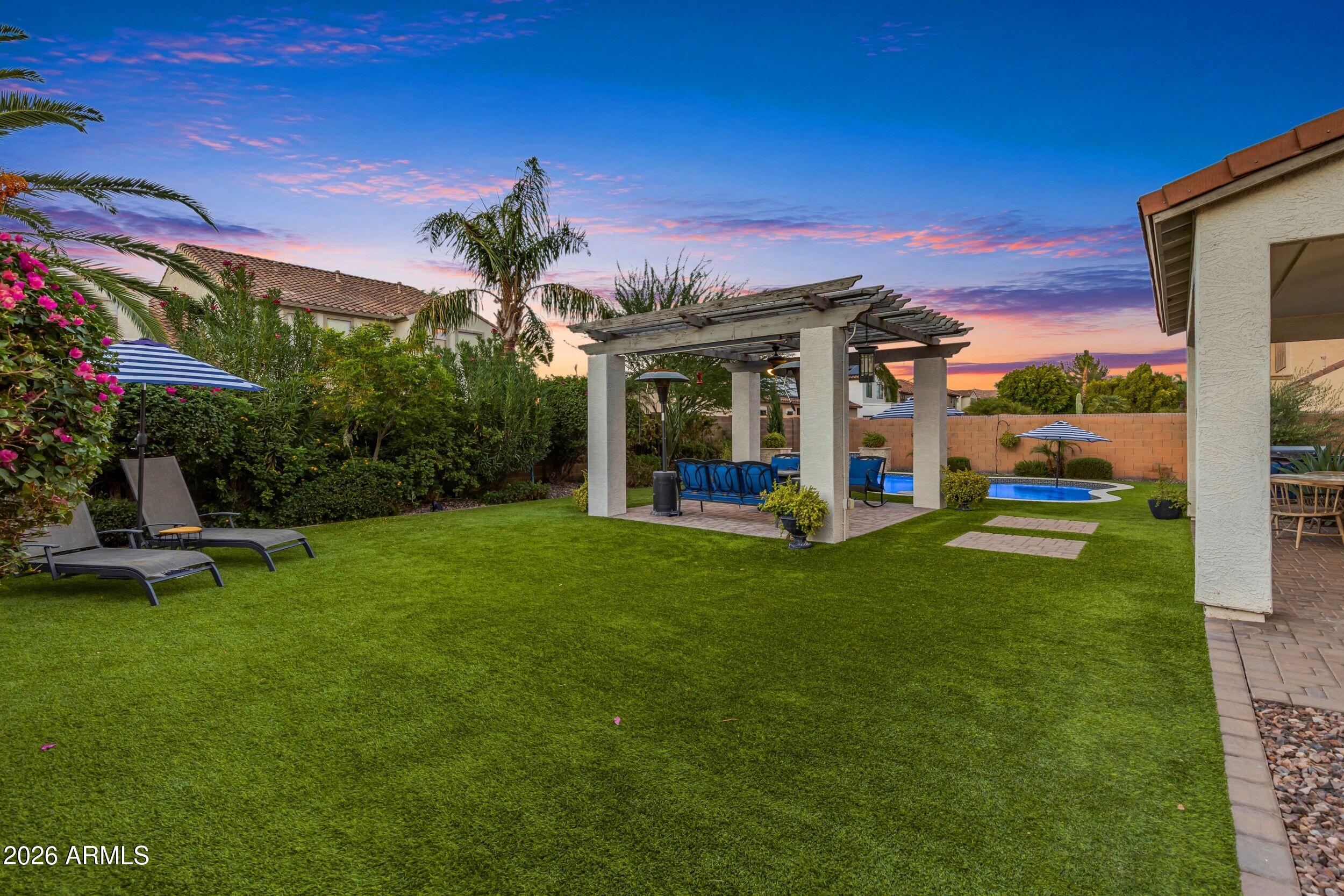 3076 E VALLEJO Drive