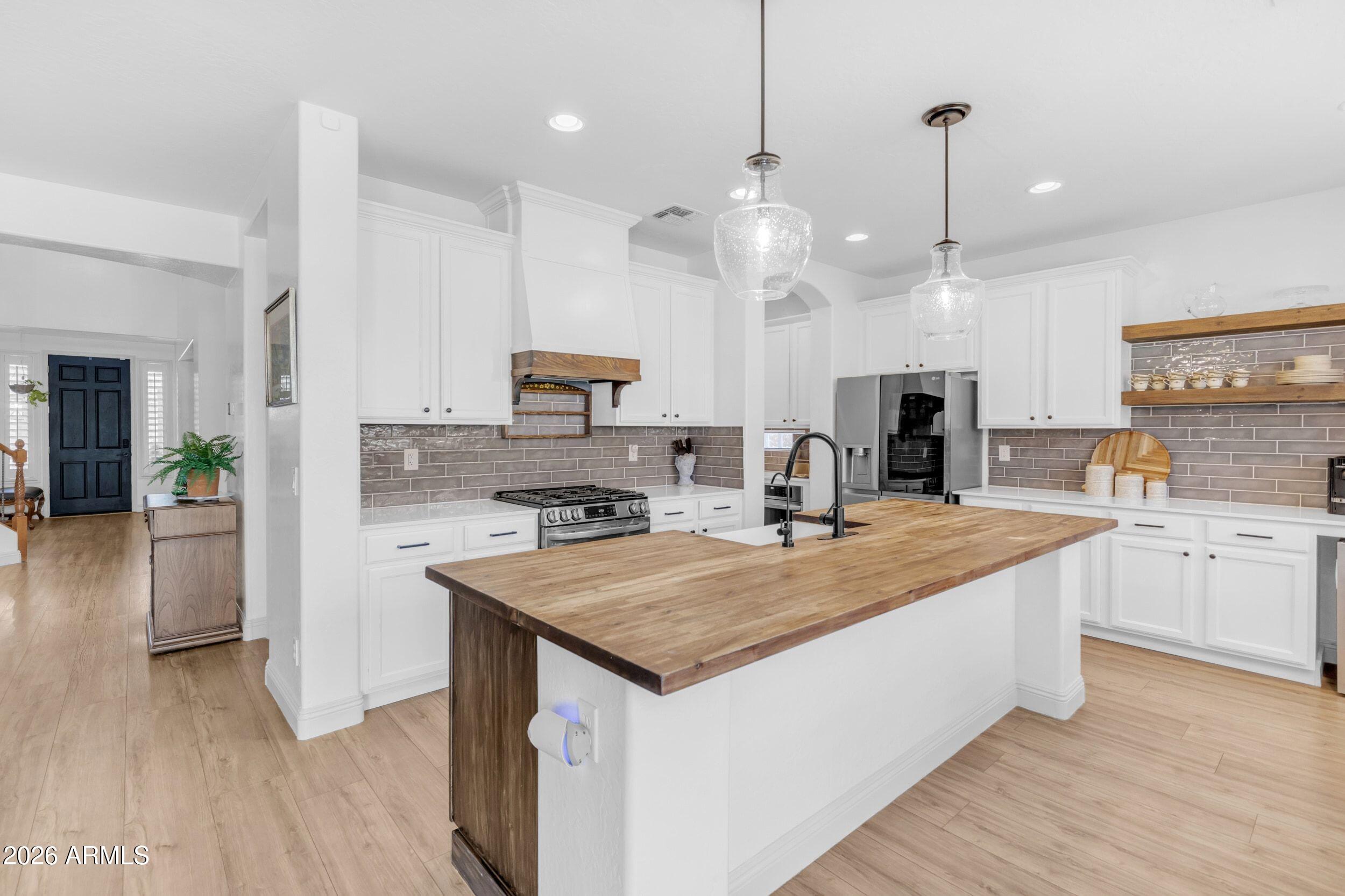 3076 E VALLEJO Drive
