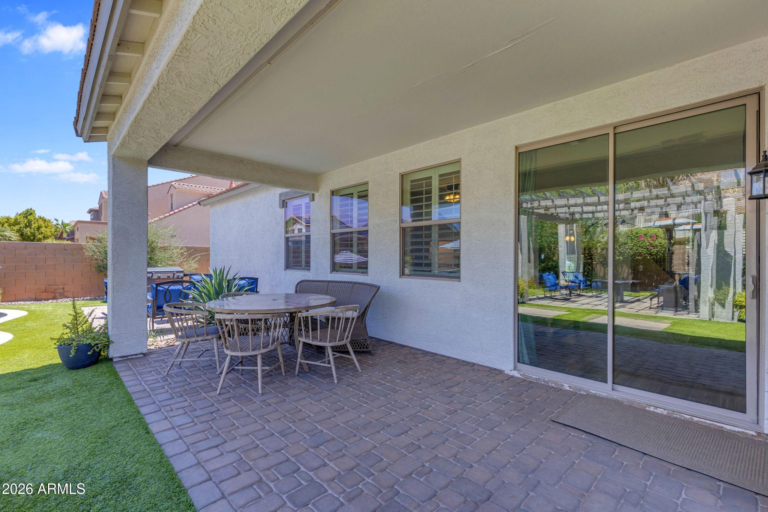 3076 E VALLEJO Drive