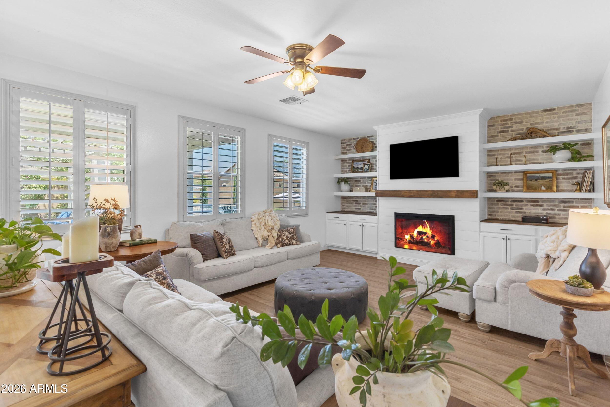 3076 E VALLEJO Drive