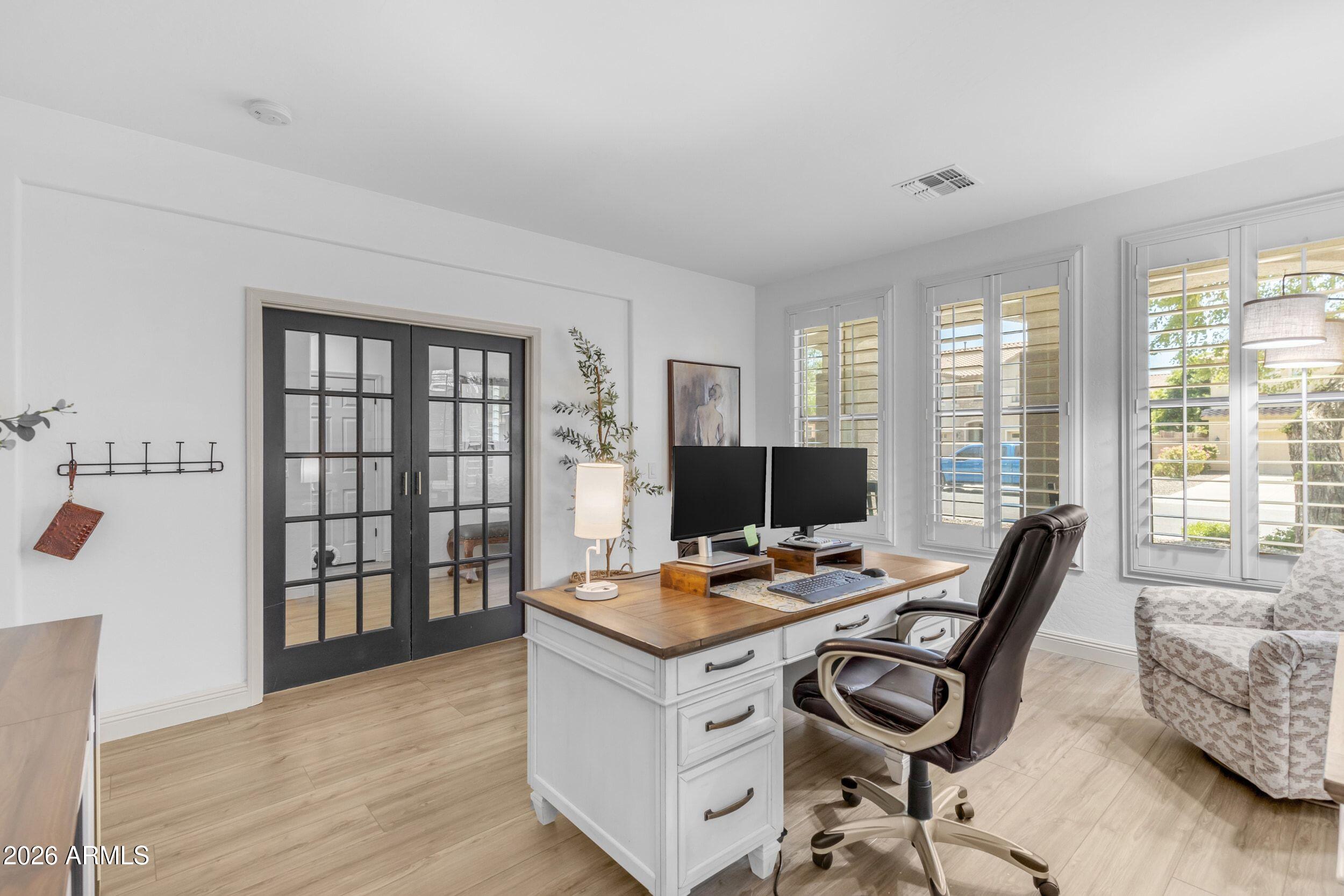 3076 E VALLEJO Drive