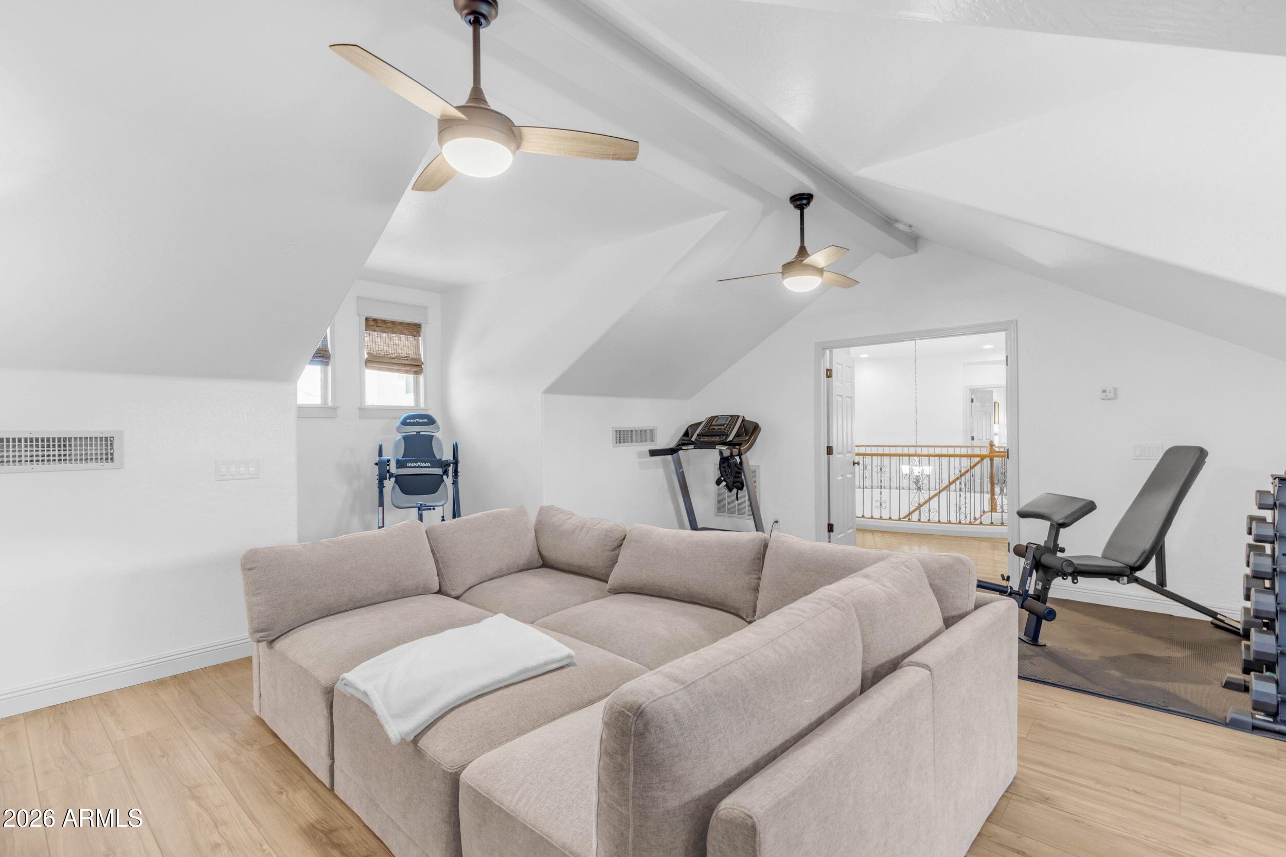3076 E VALLEJO Drive