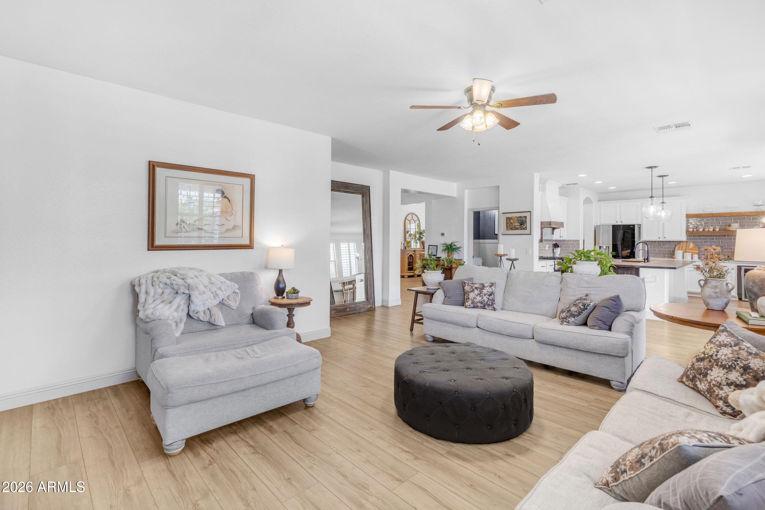 3076 E VALLEJO Drive