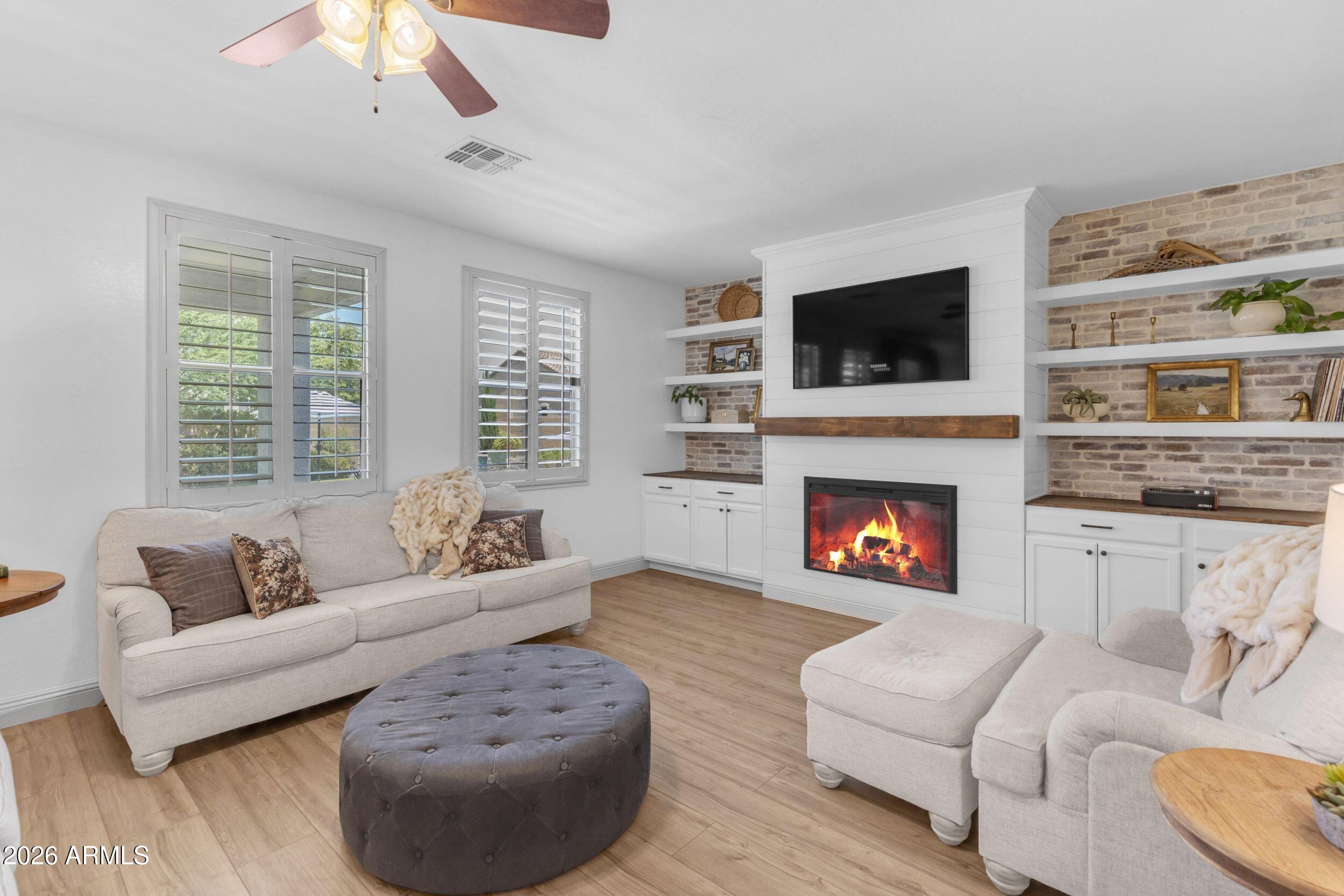 3076 E VALLEJO Drive