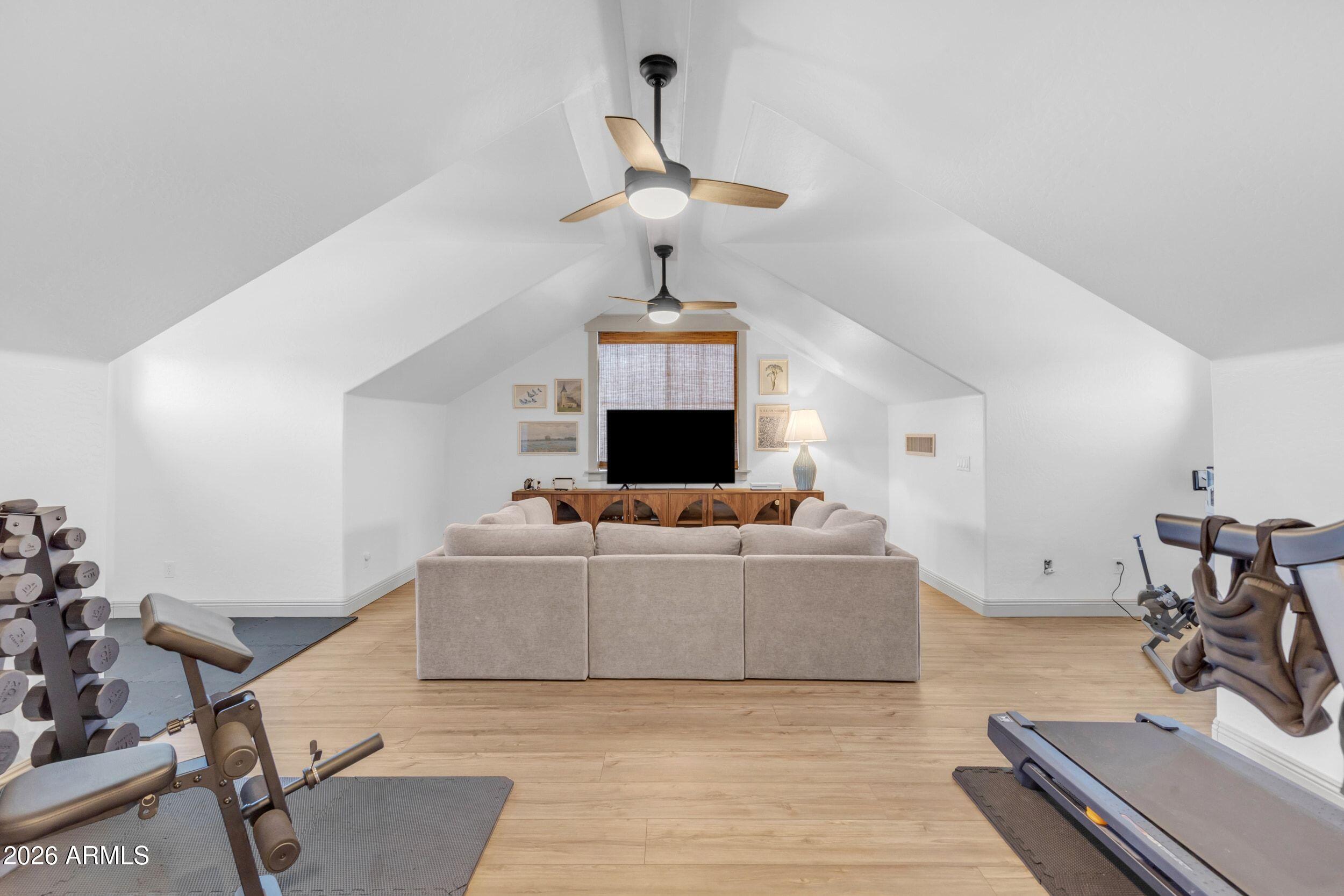 3076 E VALLEJO Drive