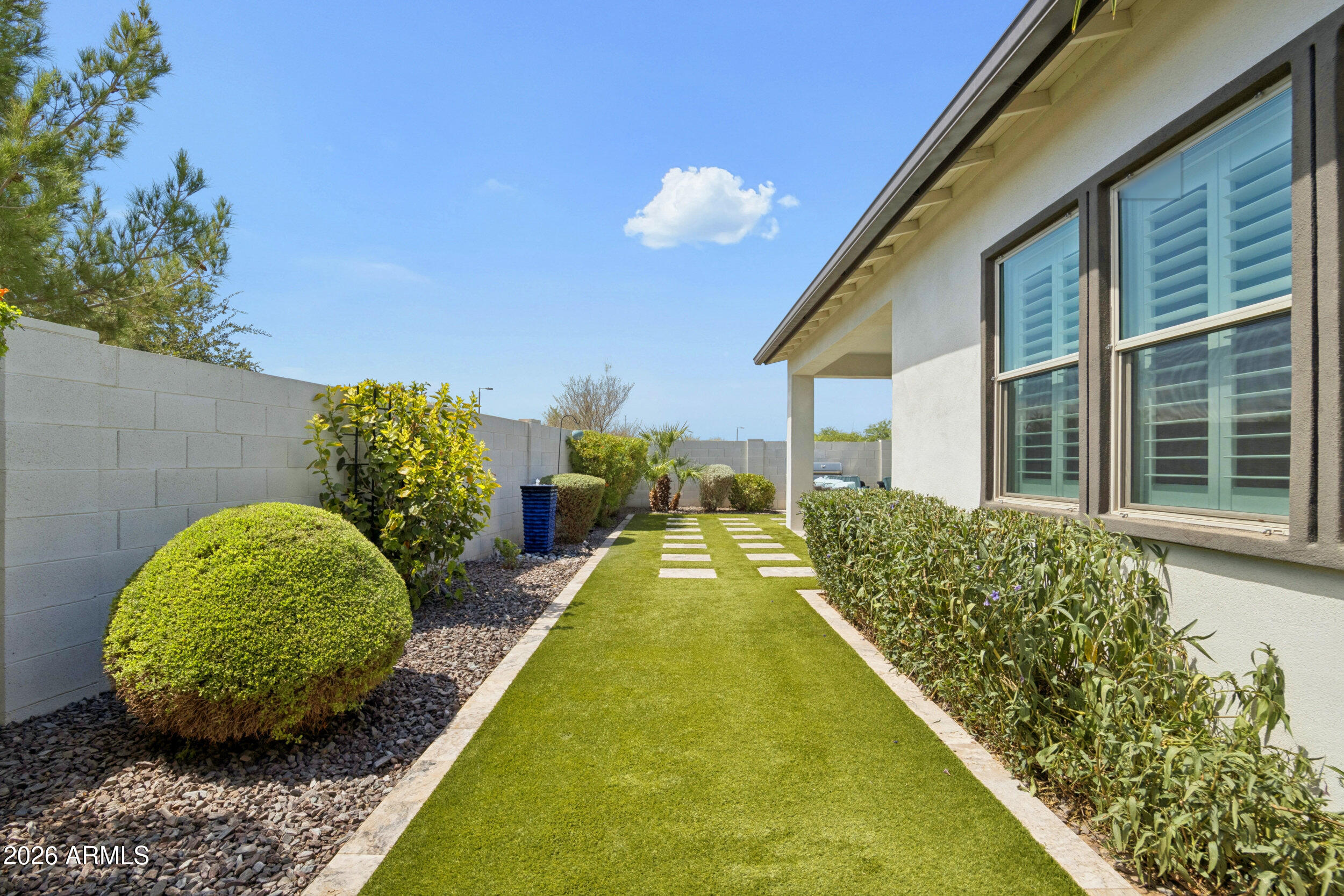 22741 E VIA DEL SOL