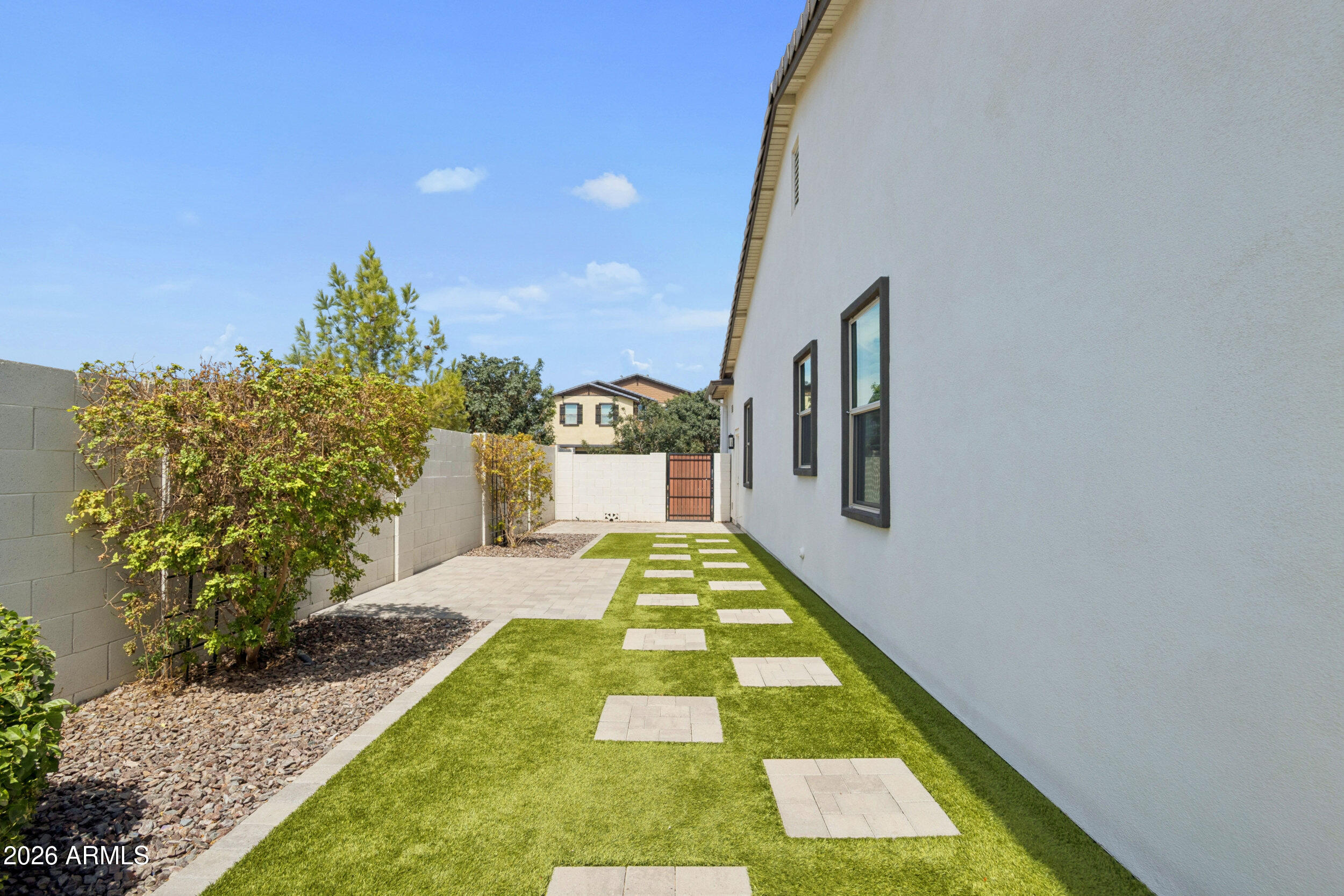 22741 E VIA DEL SOL