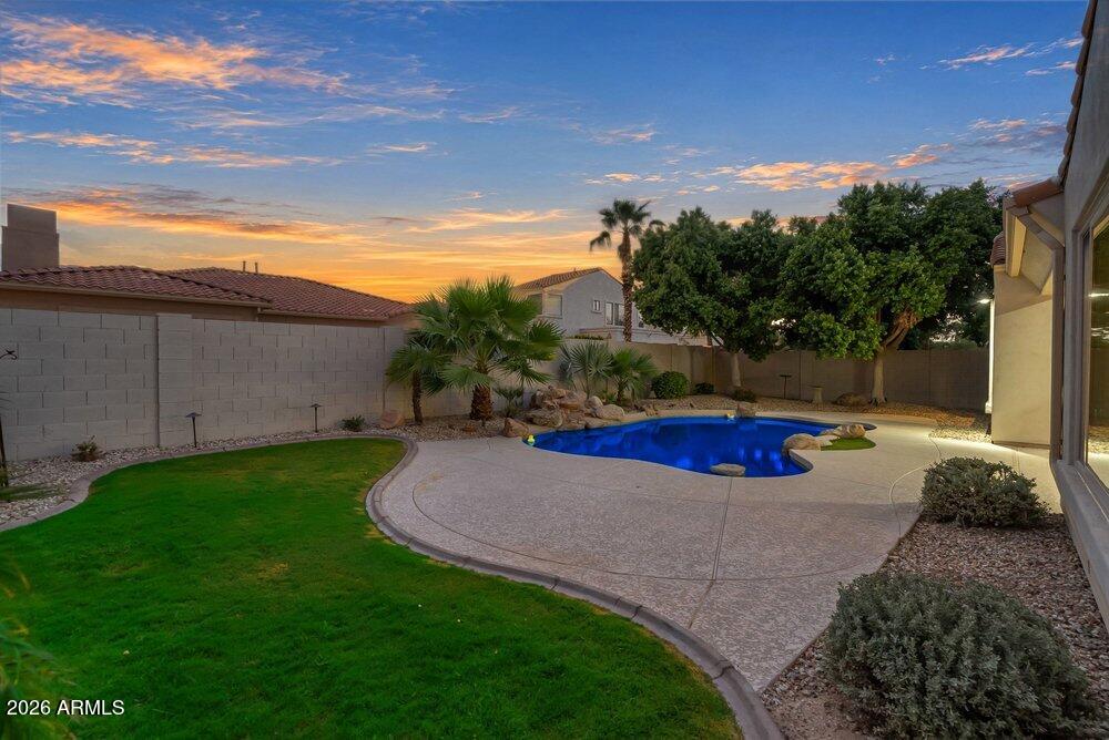 1613 W KAIBAB Drive