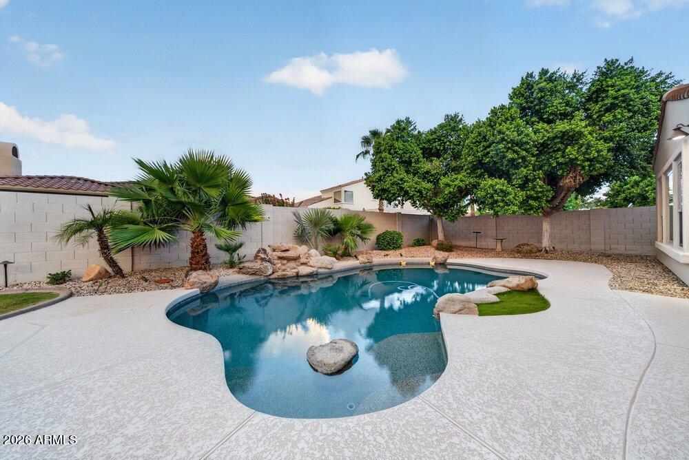 1613 W KAIBAB Drive