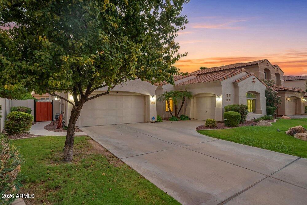 1613 W KAIBAB Drive