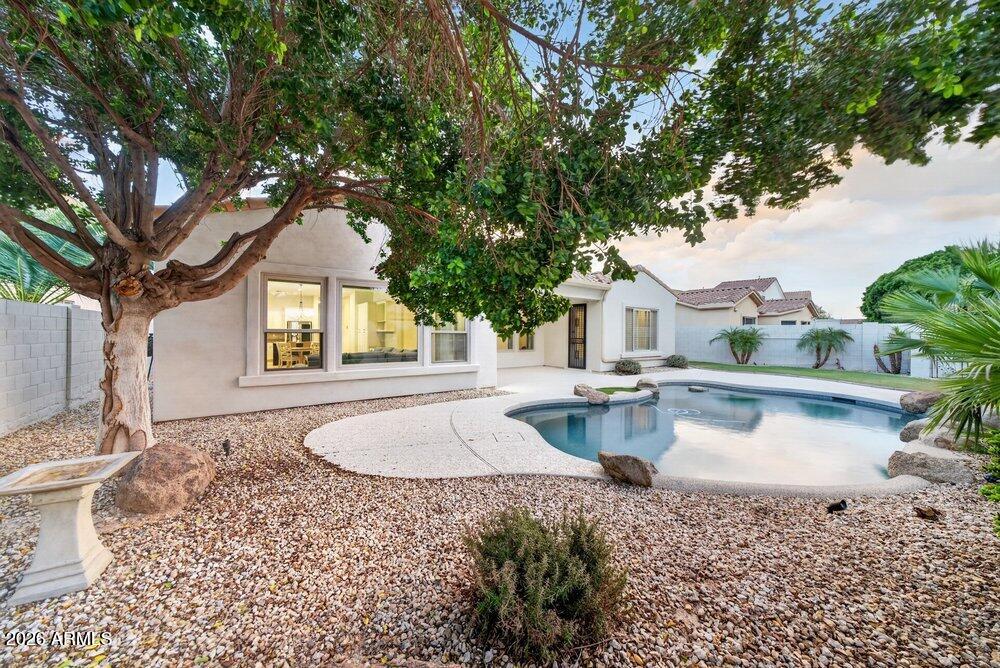 1613 W KAIBAB Drive