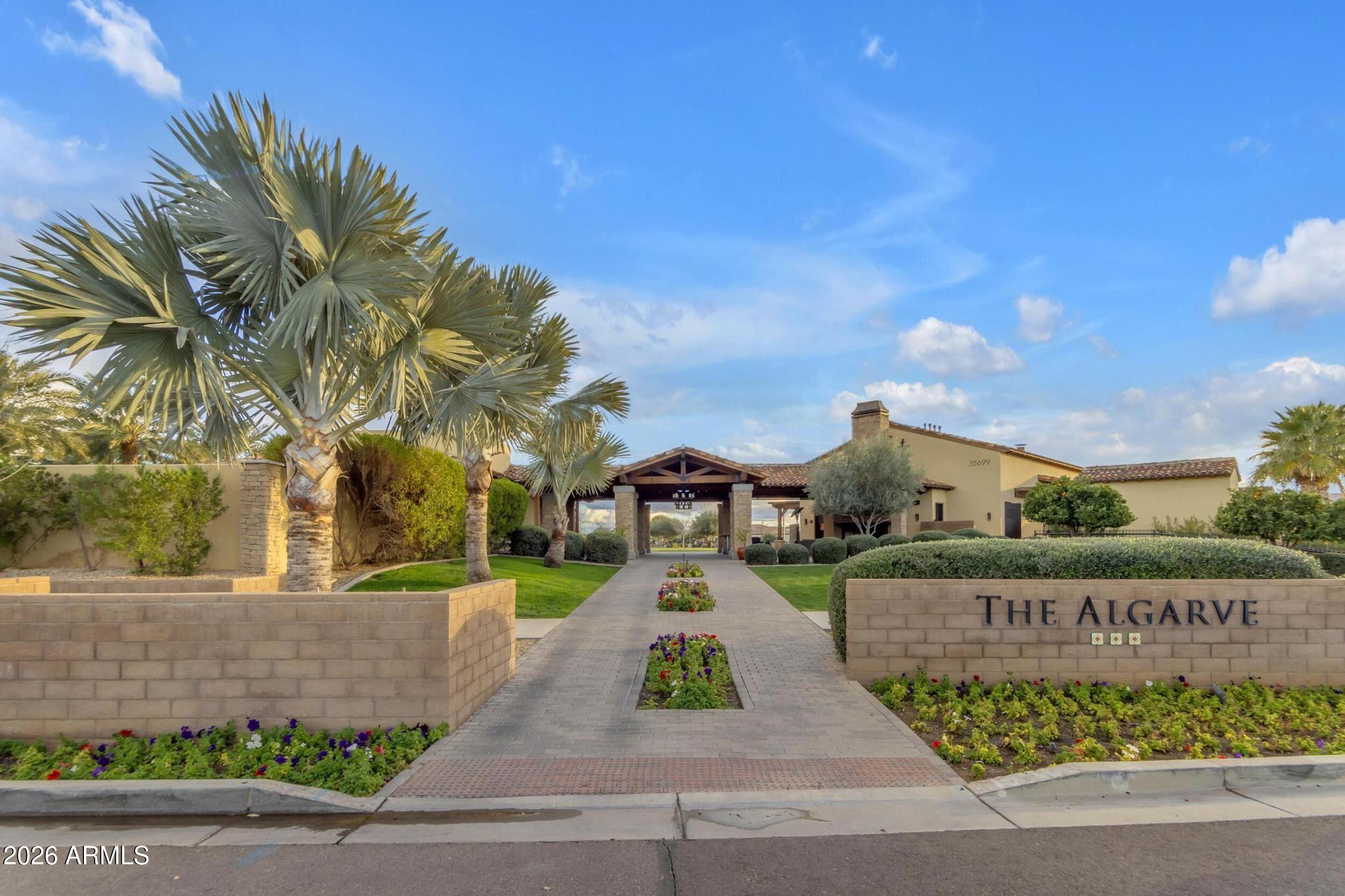 708 E Cobble Stone Drive