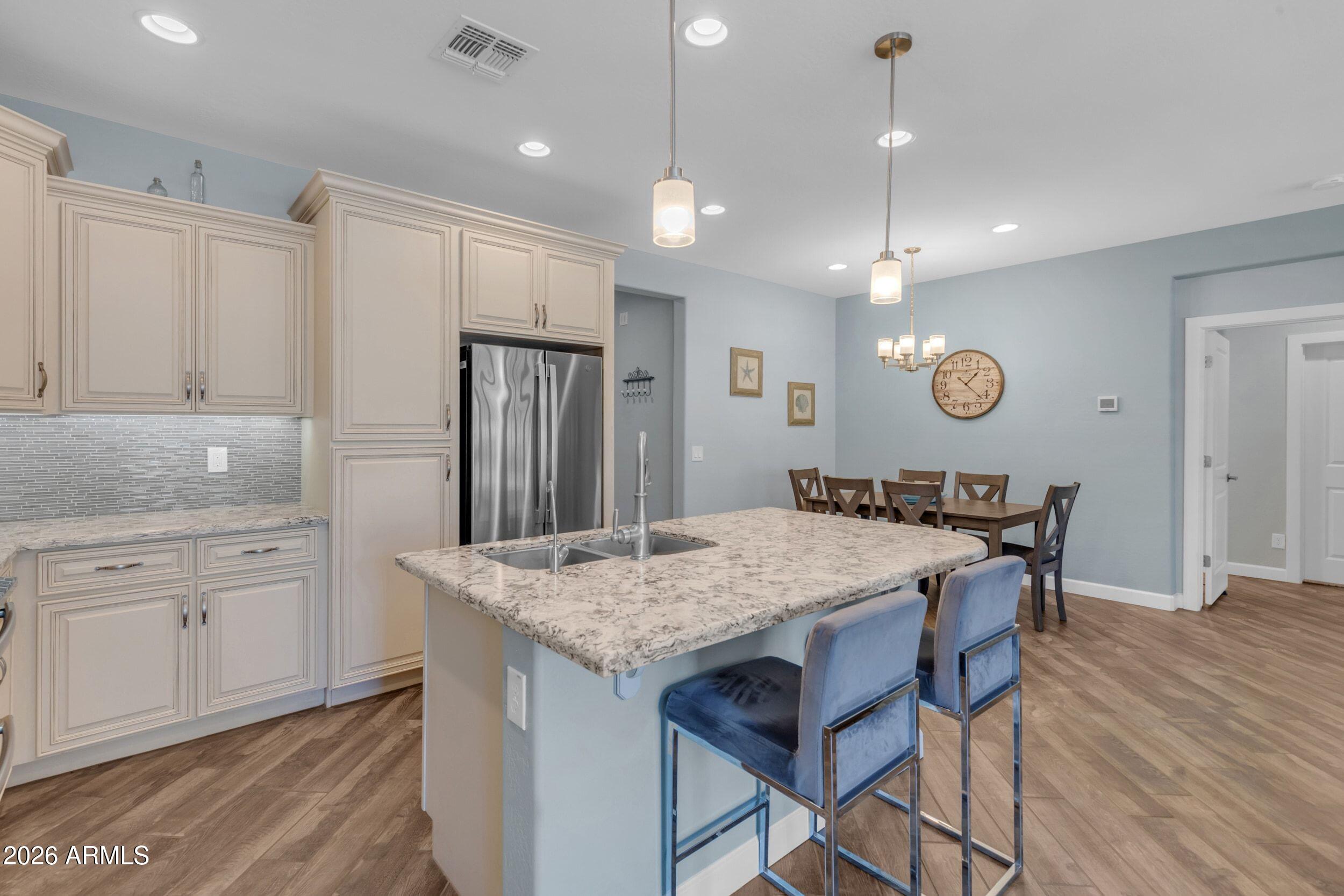 708 E Cobble Stone Drive