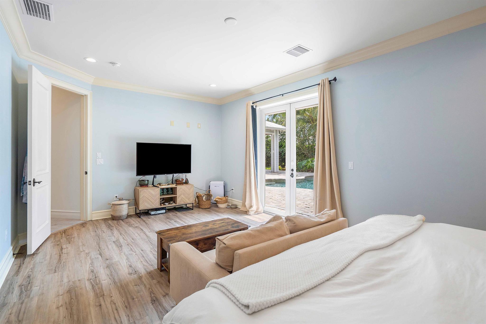 5570 SW Coral Tree Lane