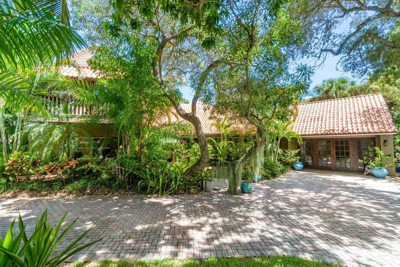 805 Pelican Lane