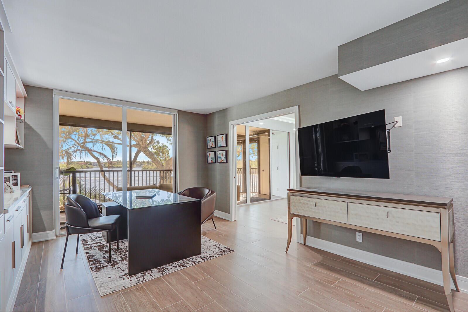 1000 N Us Highway 1 El201