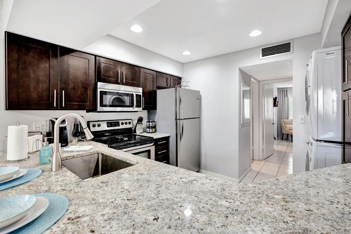 1605 S Us Highway 1 V6-205, Jupiter Unit: V6-205