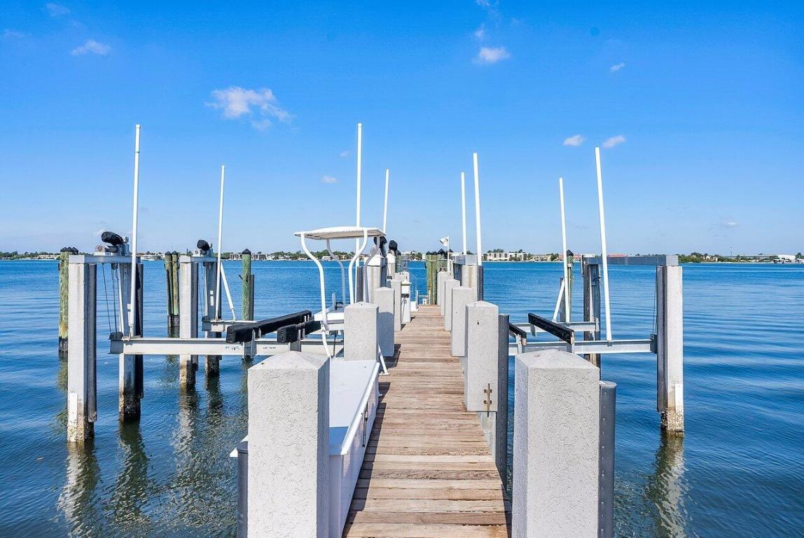 1880 S Ocean Boulevard, Manalapan