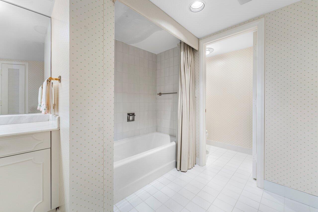 100 Lakeshore Drive 1557