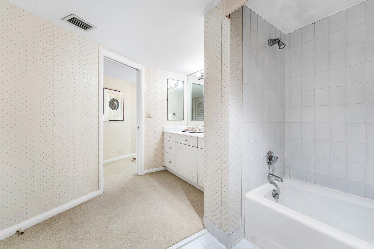 100 Lakeshore Drive 1557