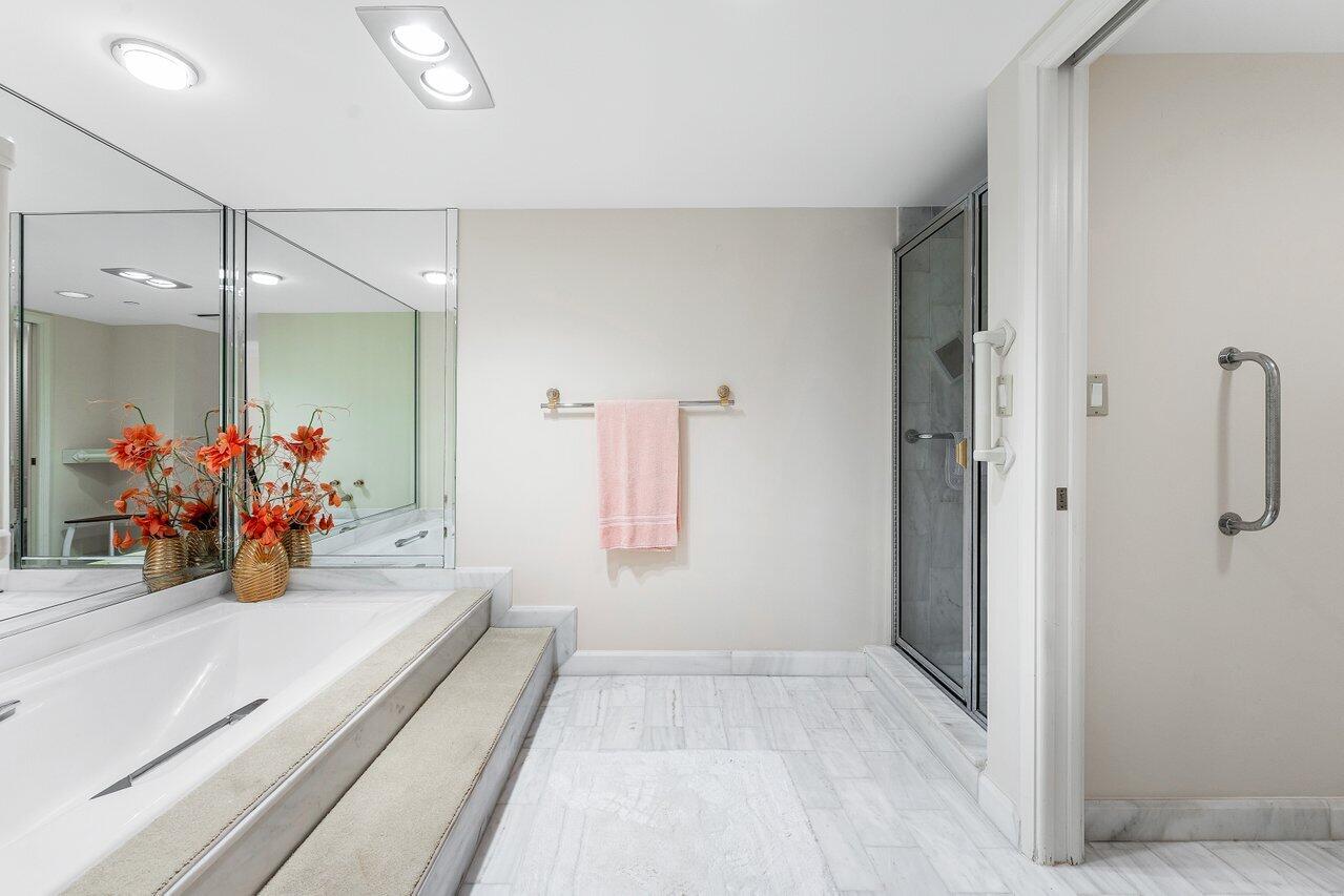 100 Lakeshore Drive 1557