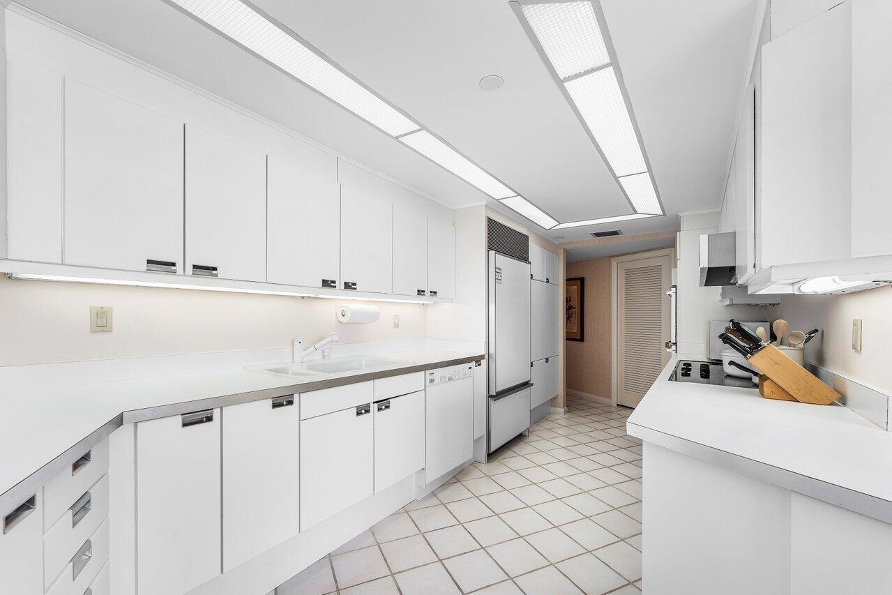 100 Lakeshore Drive 1557