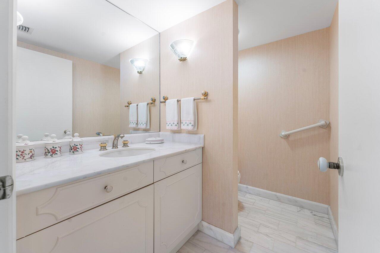 100 Lakeshore Drive 1557